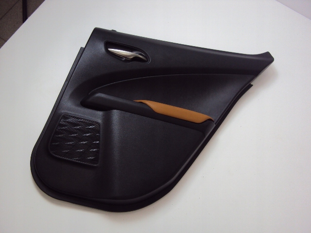 ОБИВКА ПРАВОЙ ЗАДНЕЙ ДВЕРИ LEXUS UX 2019