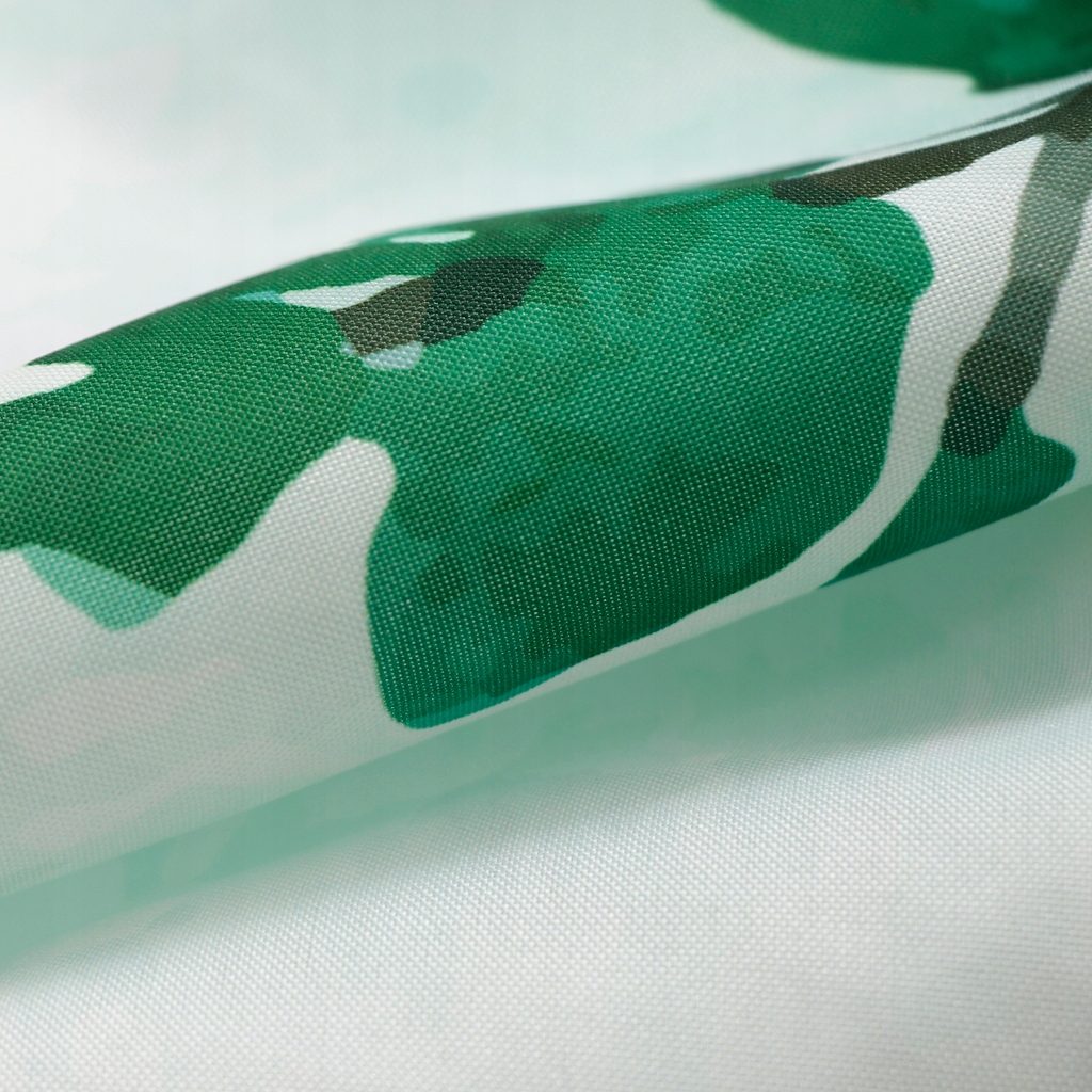 obrus na stole Marka inna