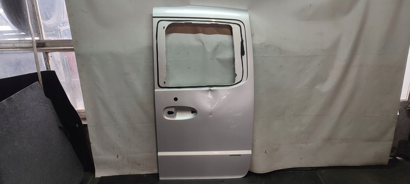 door rear part rear. right Mercedes W447
