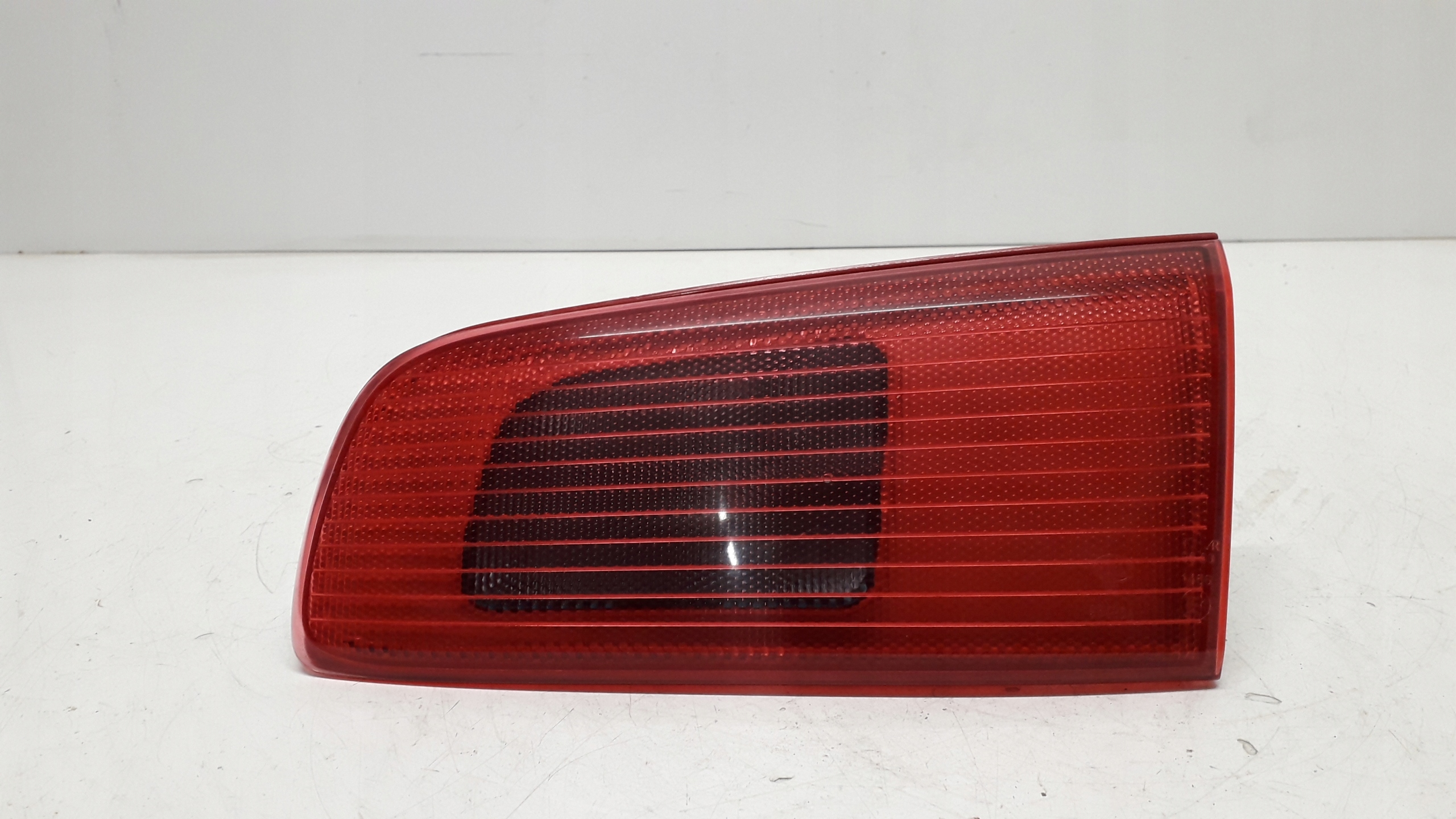 MAZDA 2 02- LAMPA PRAWA TYLNA W KLAPĘ CAŁA