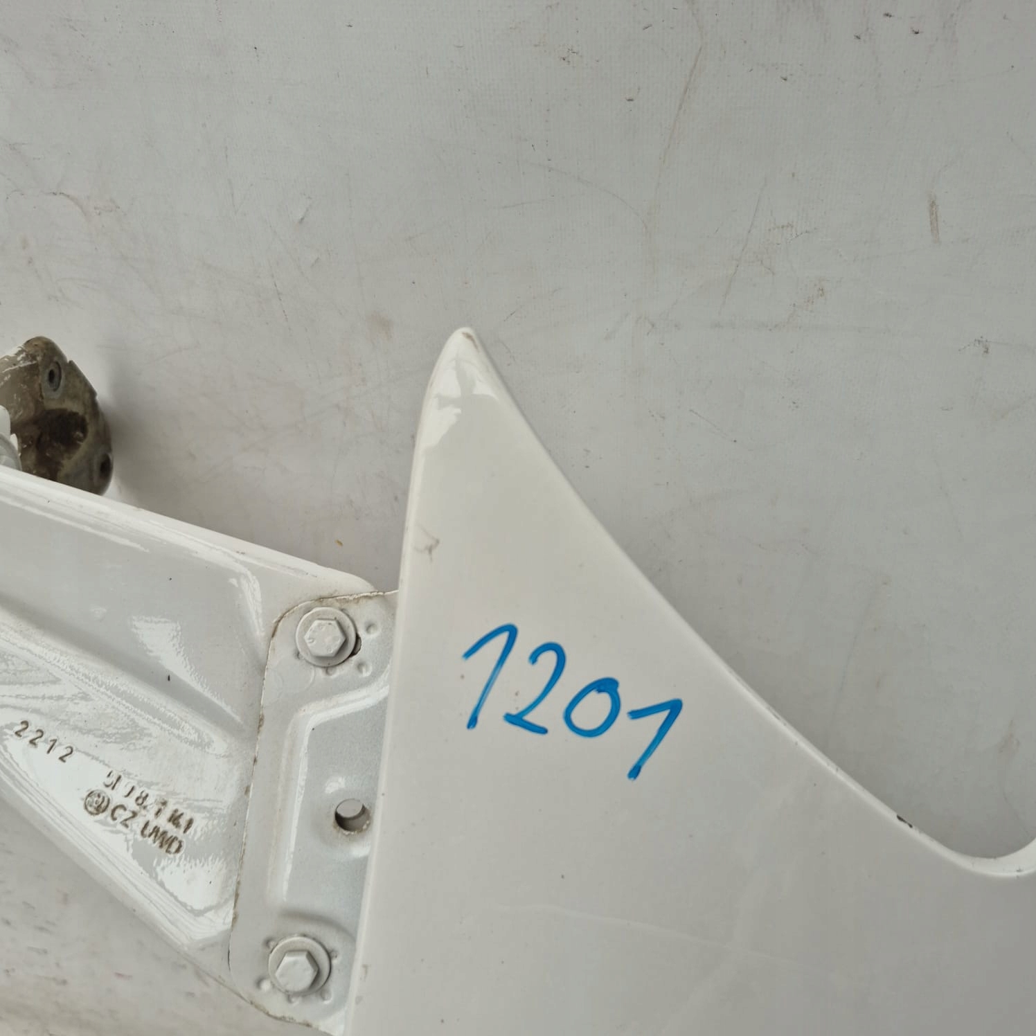SKODA YETI 09-12 fender front front left