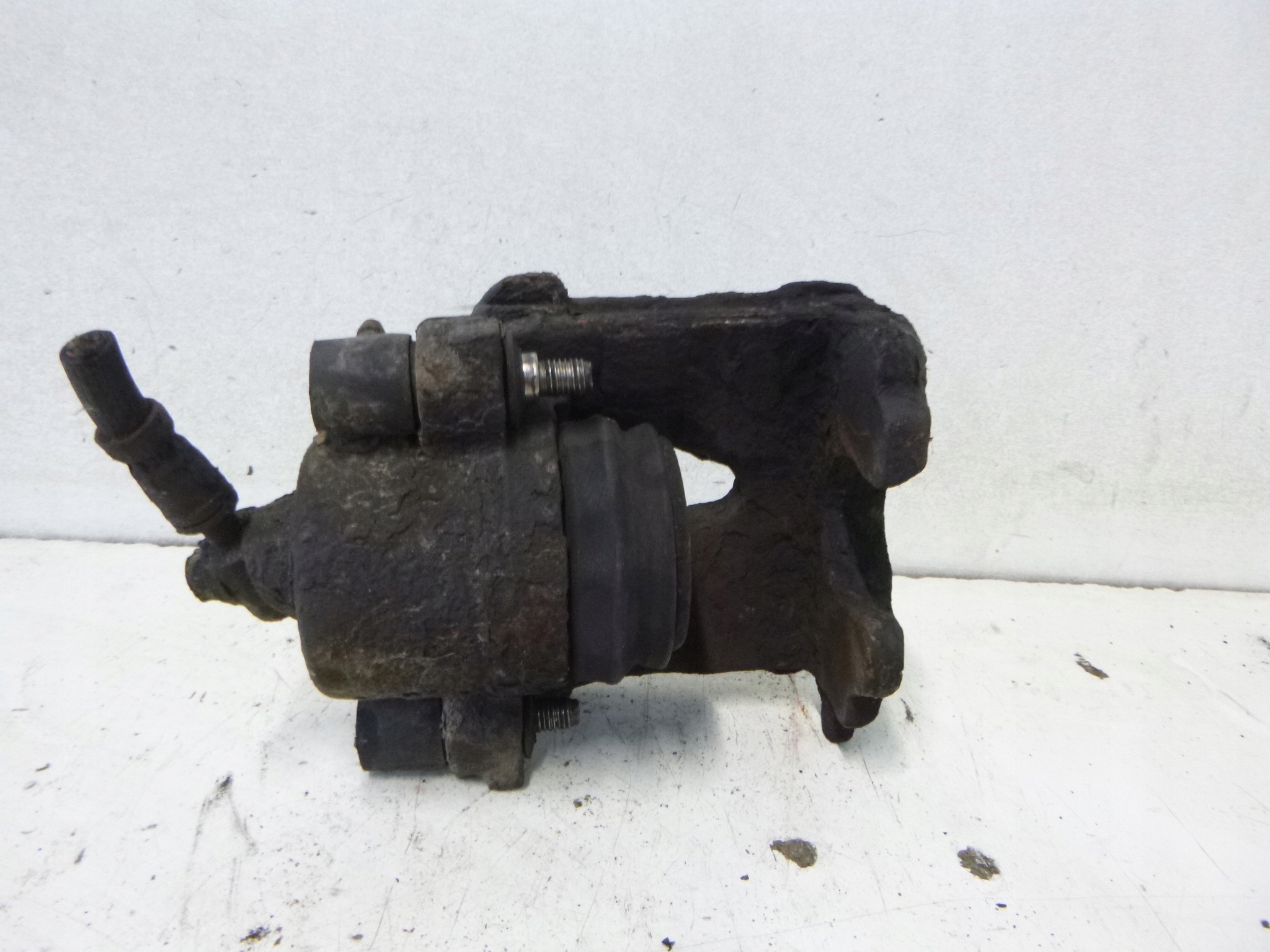 caliper brake front Volkswagen Polo 9N 1.2 05r.