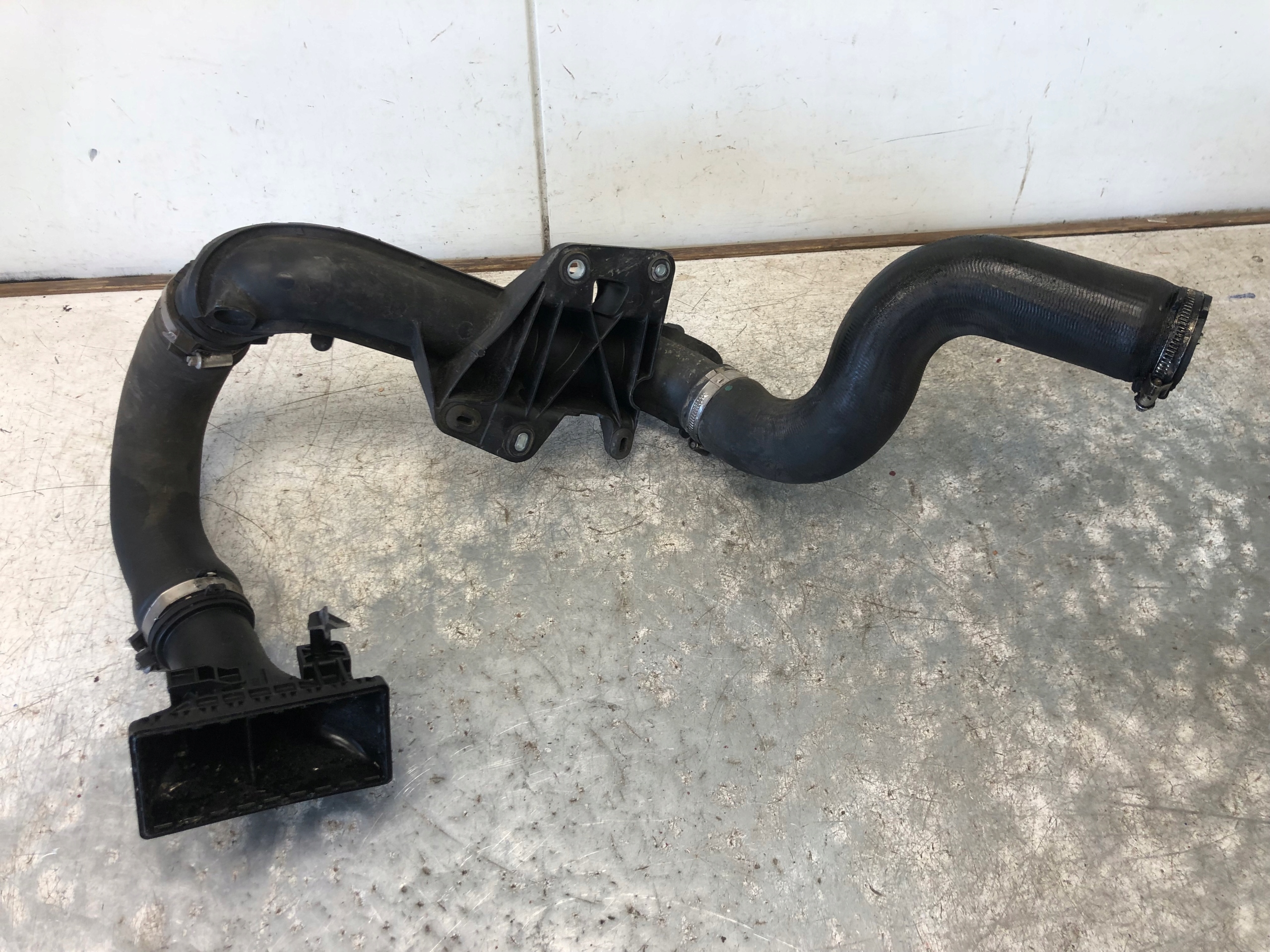 cijev prijenos interkulera AUDI A4 B8 8K0145673L
