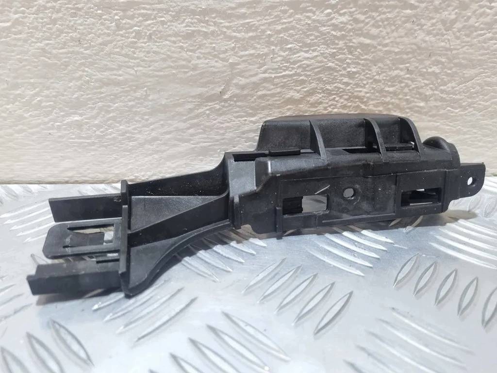 support holder of a bumper rear part left side Audi A5 8T 2008 8T0807889