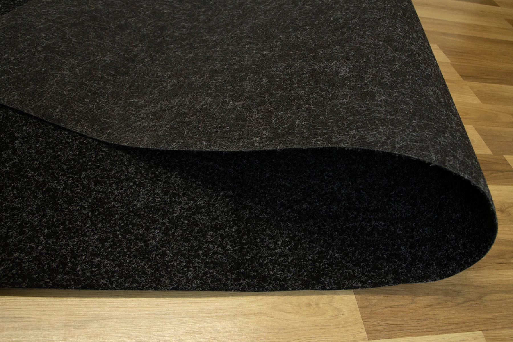 szer. 4 m WYKŁADZINA AUCKLAND SAMOCHODOWA IGŁOWANA CZARNA SZARA NA WYMIAR Liczba m² w ofercie 1 m²