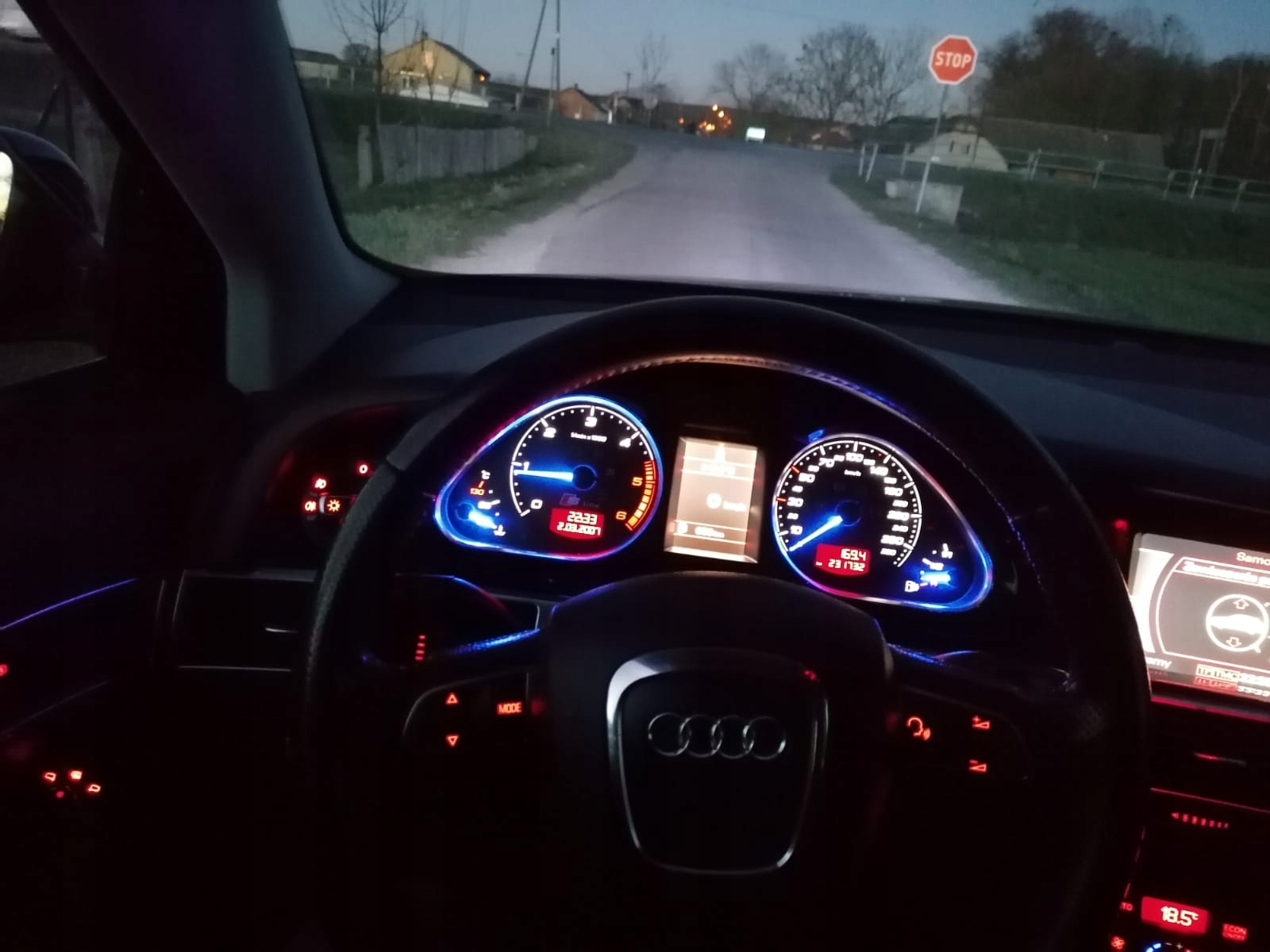 AUDI A6 C6, Q7 - ZAMIENNIK TARCZ LICZNIKA, ZEGARY JAK W WERSJI RS Producent Moman