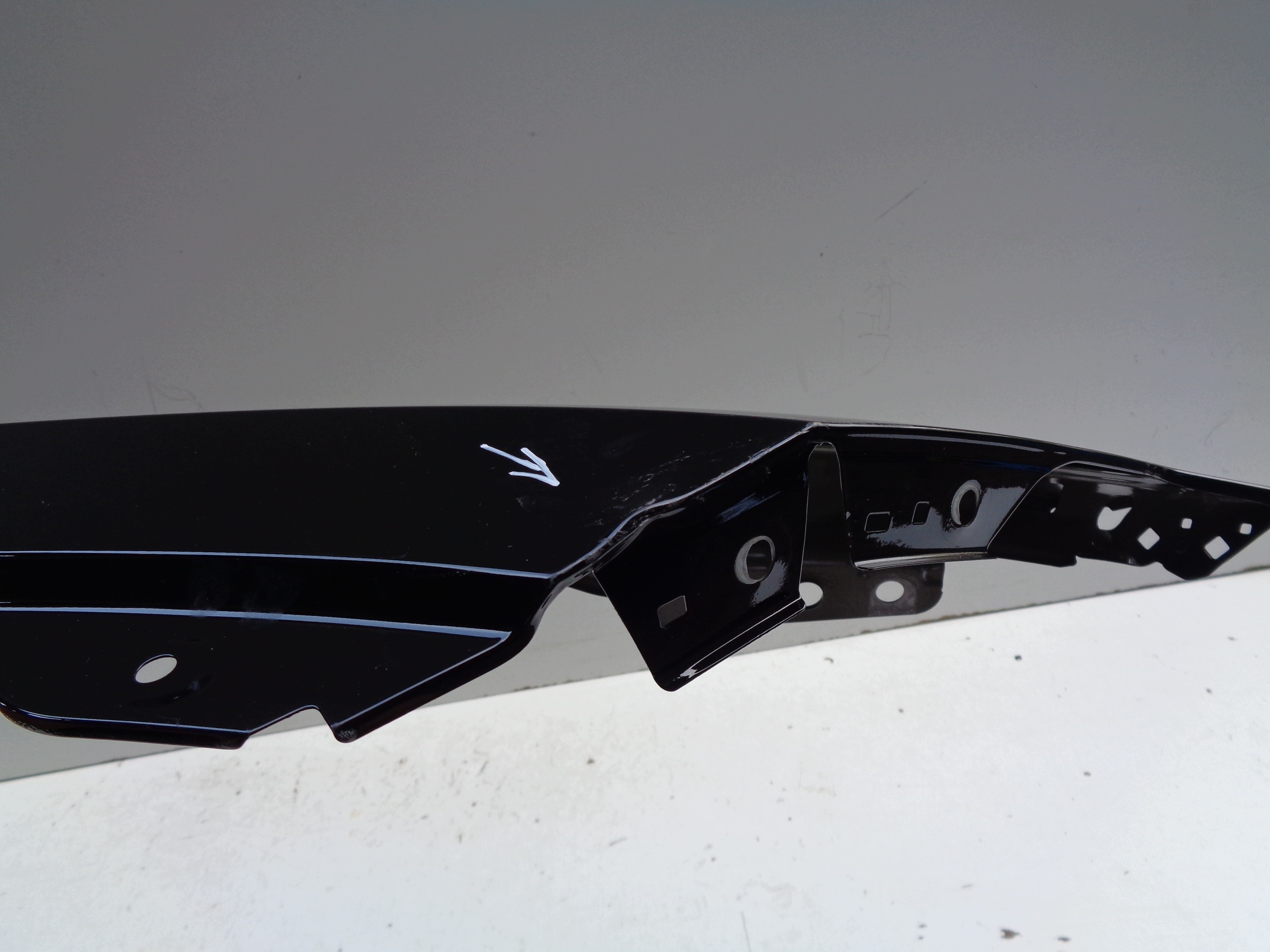 fender right front VW TAYRON 57L 24- NR 53019