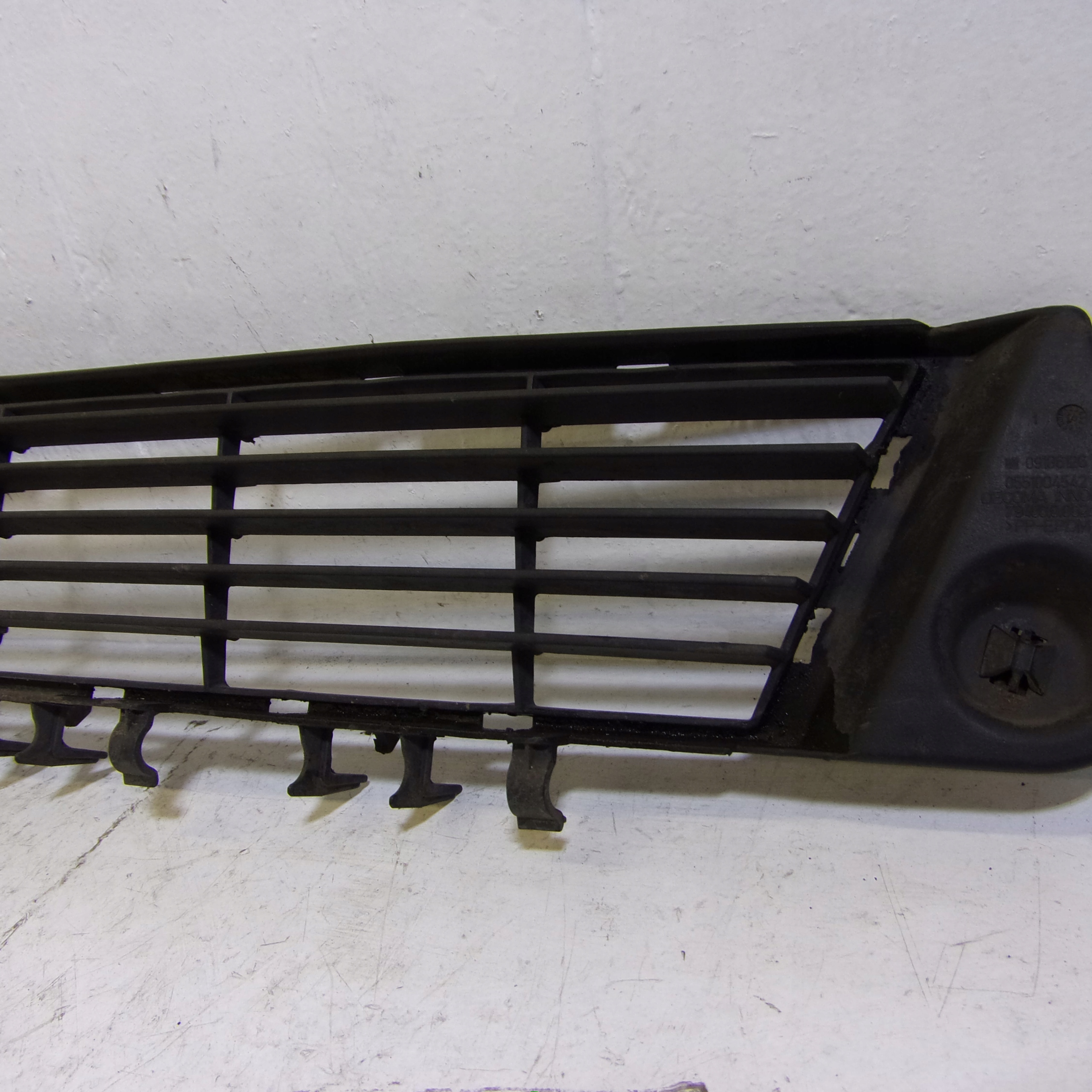 Lüftungsgitter der Stoßstange mitte OPEL VECTRA C 09186126