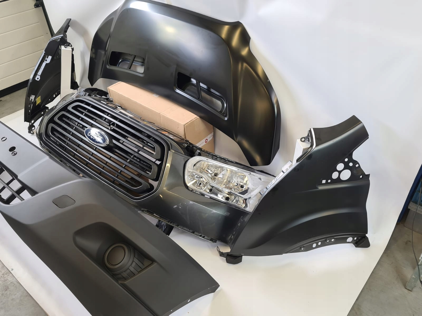 MASKA POKRYWA PRZEDNIA FORD TRANSIT MK8 Producent części Ford OE