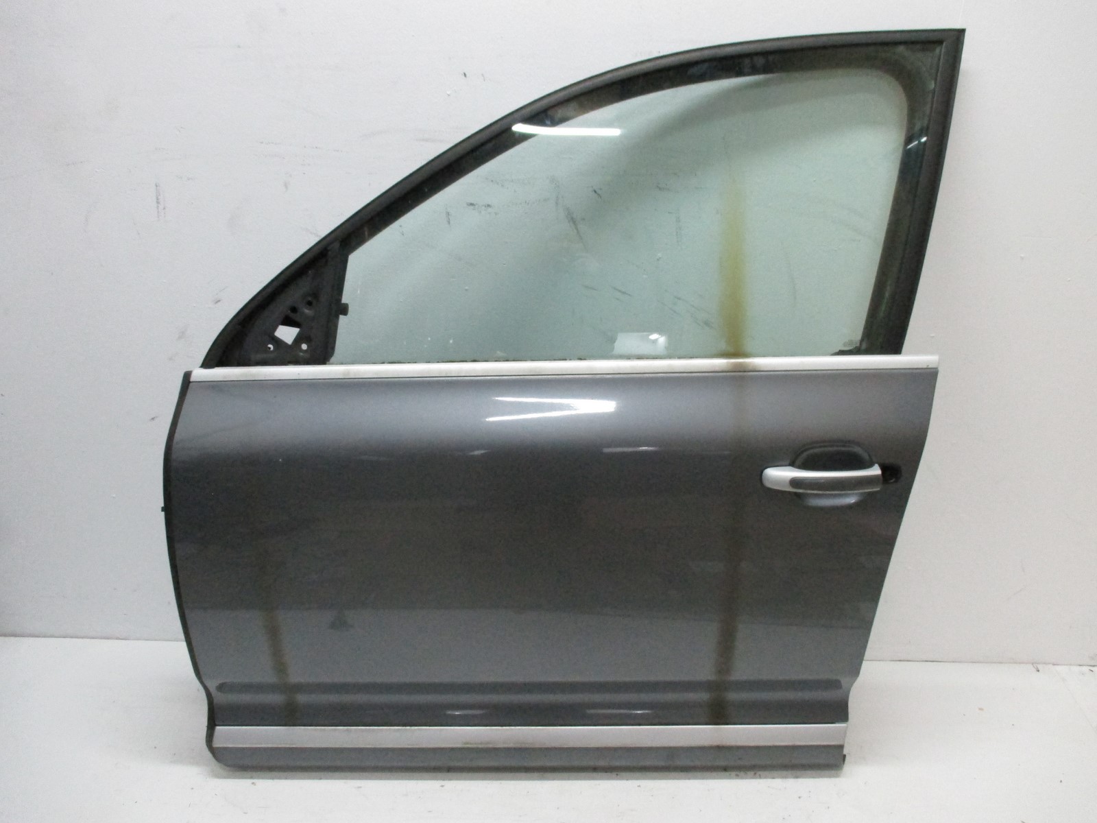 door Porsche Cayenne 05r left front