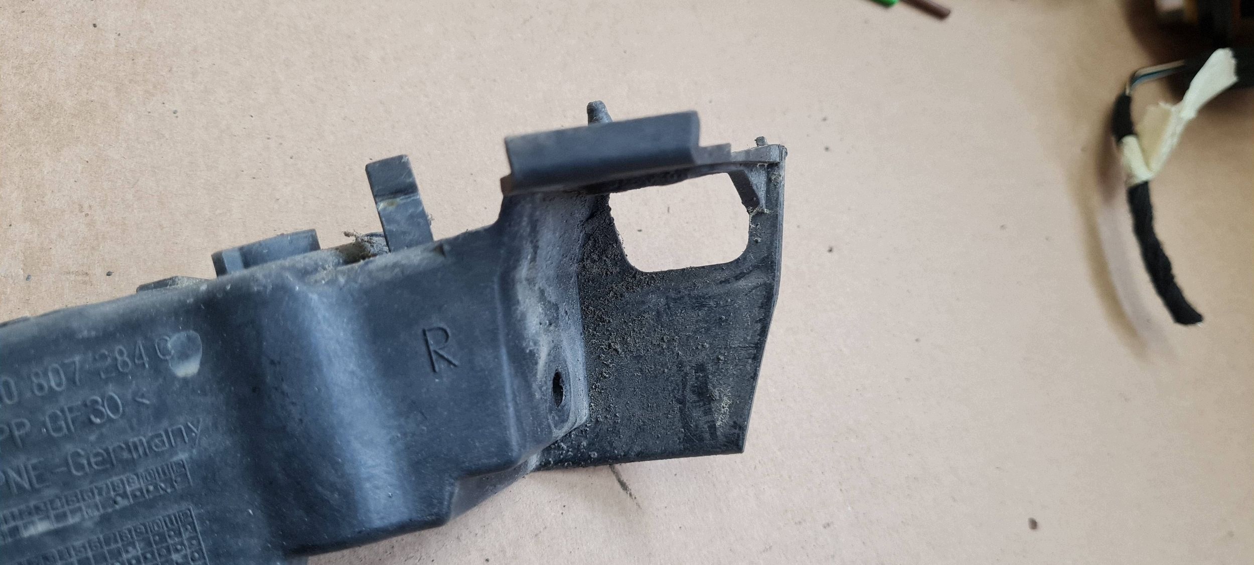 Q5 8R support holder bracket of a bumper right front 8R0807284C