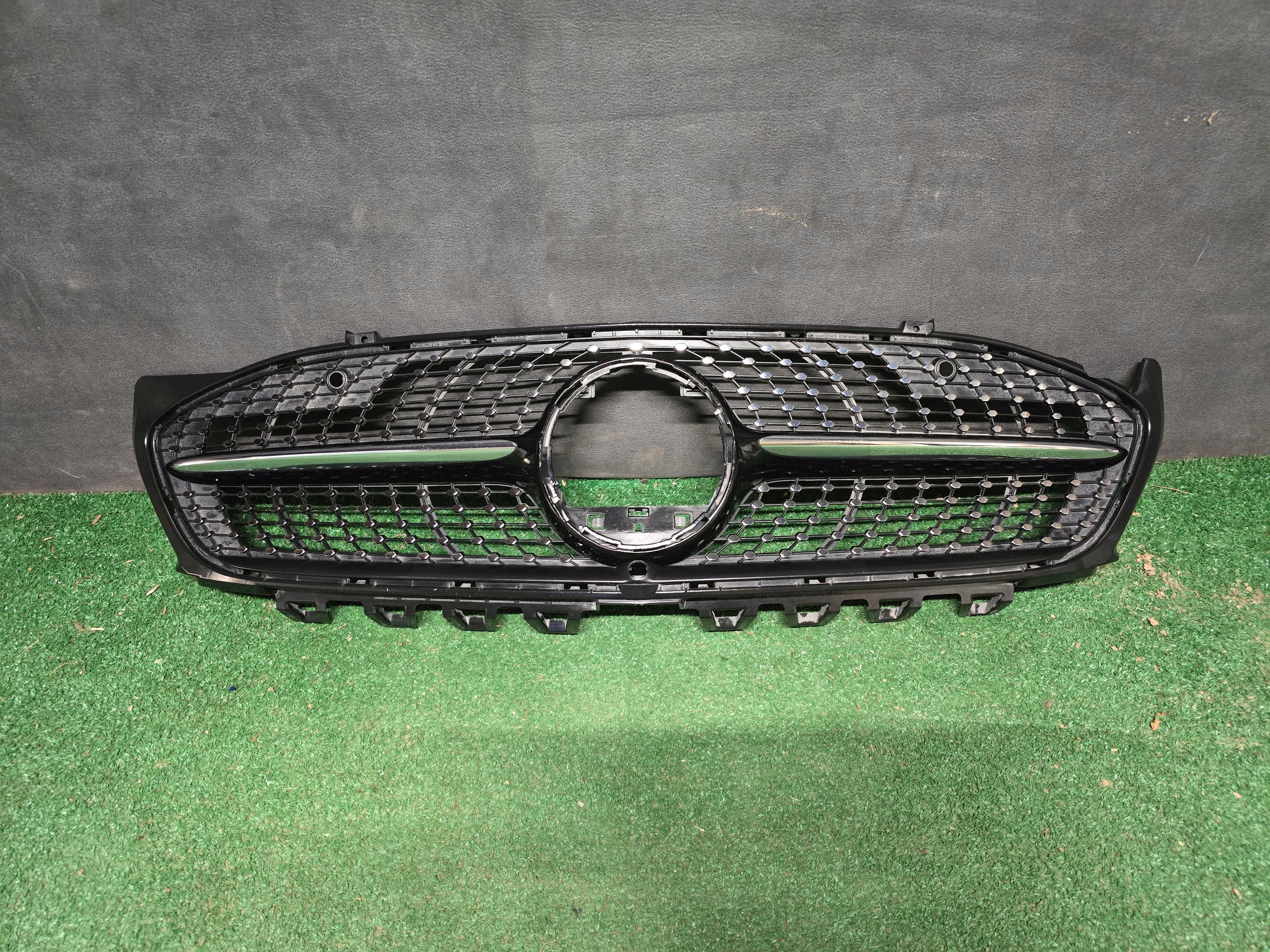 Mercedes-Benz CLA C118 Kühlergrill FRONTGRILL Kühlergitter - Thumbnail 1