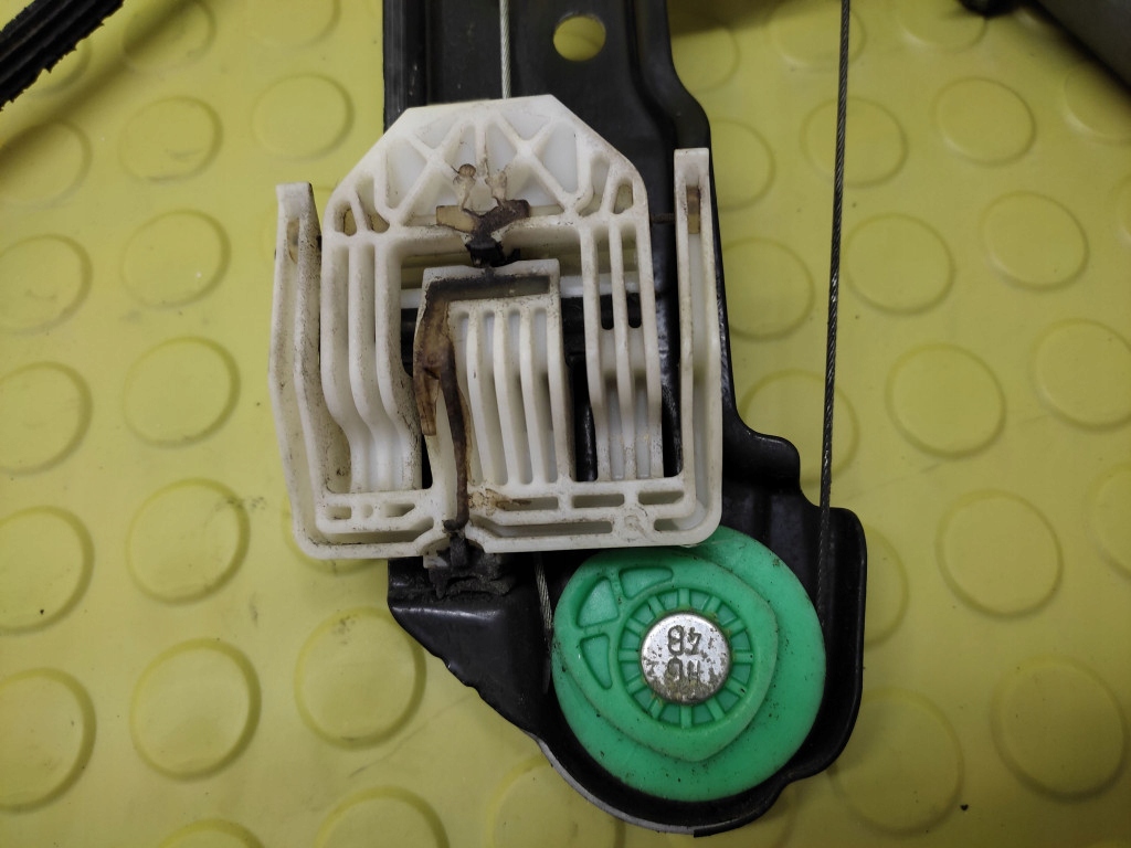 BMW 1 E87 window regulator right front
