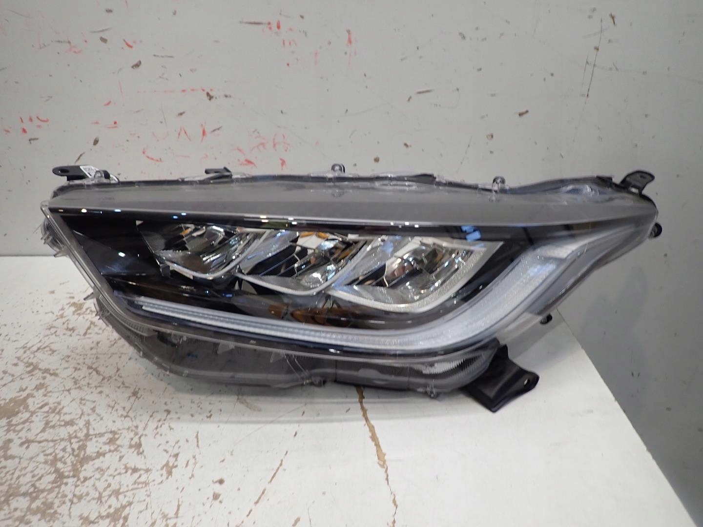 light front left TOYOTA IARIS IV 2020- FULL LED