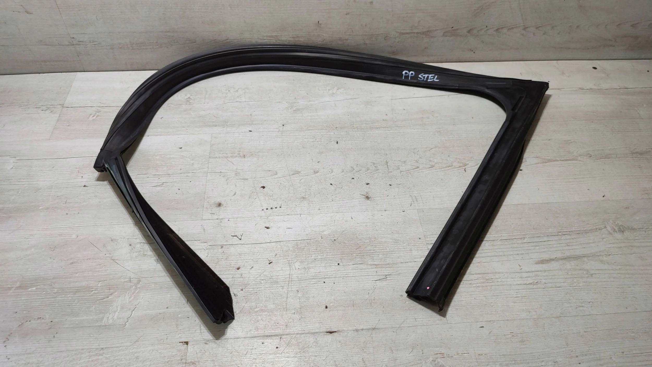 gasket windows door przednich front right Alfa Romeo Stelvio PP6104
