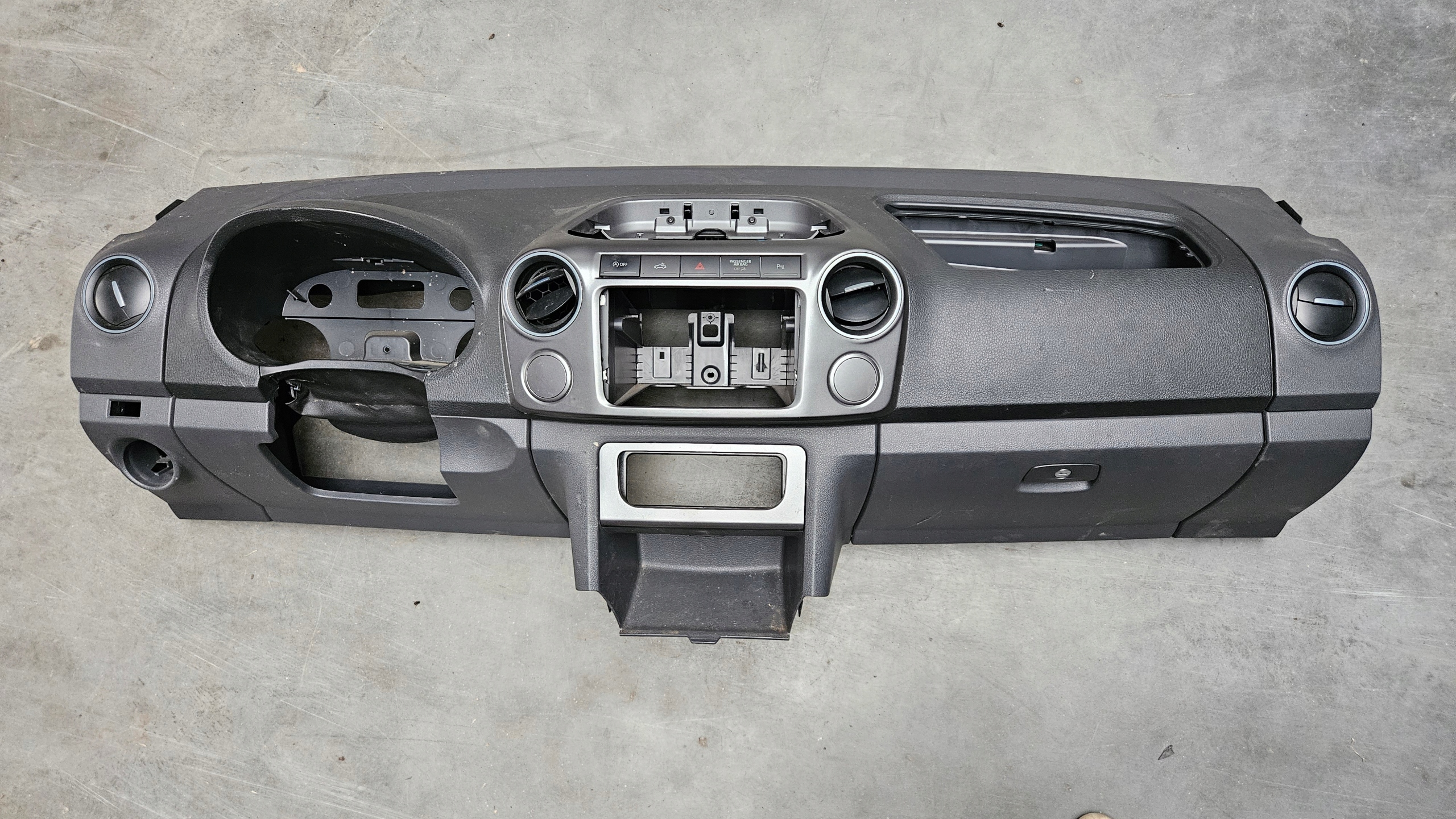 VW AMAROK console dashboard instrument panel cockpit PULPIT