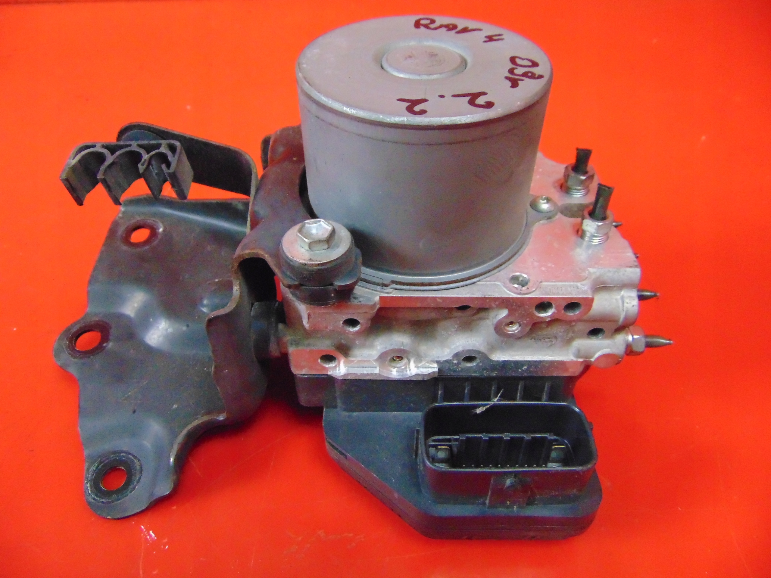 TOYOTA RAV4 3 III 2.2 D4D Pompa ABS 44540-42250