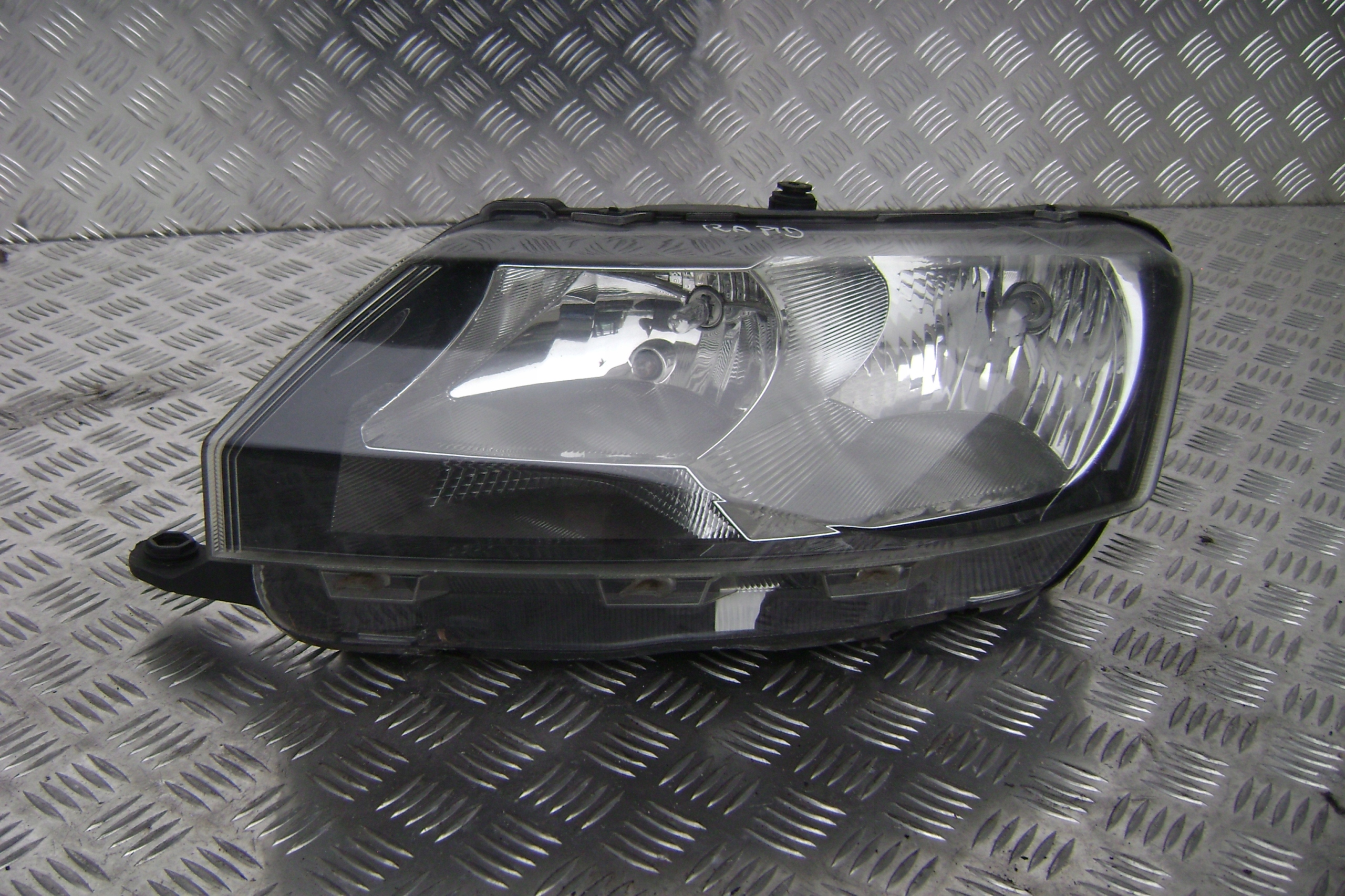 SKODA RAPID - ФАРА ЛЕВА