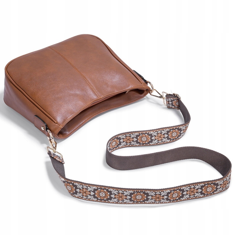 TOREBKA DAMSKA BRĄZOWA ELEGANCKA POJEMNA NA RAMIĘ PASEK BRĄZOWY Cechy dodatkowe breloczek