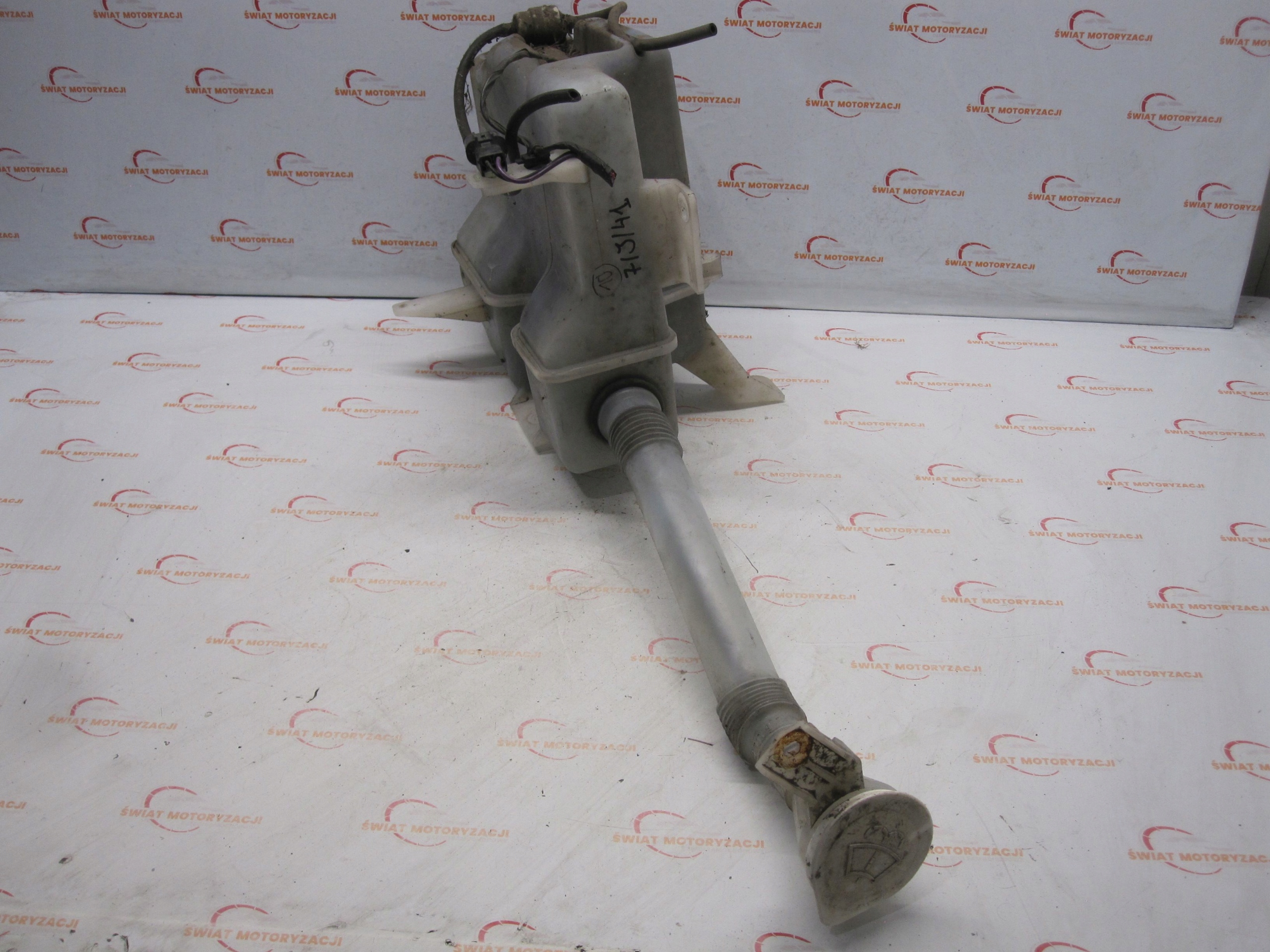 Outlander II 08r бачок омывателя