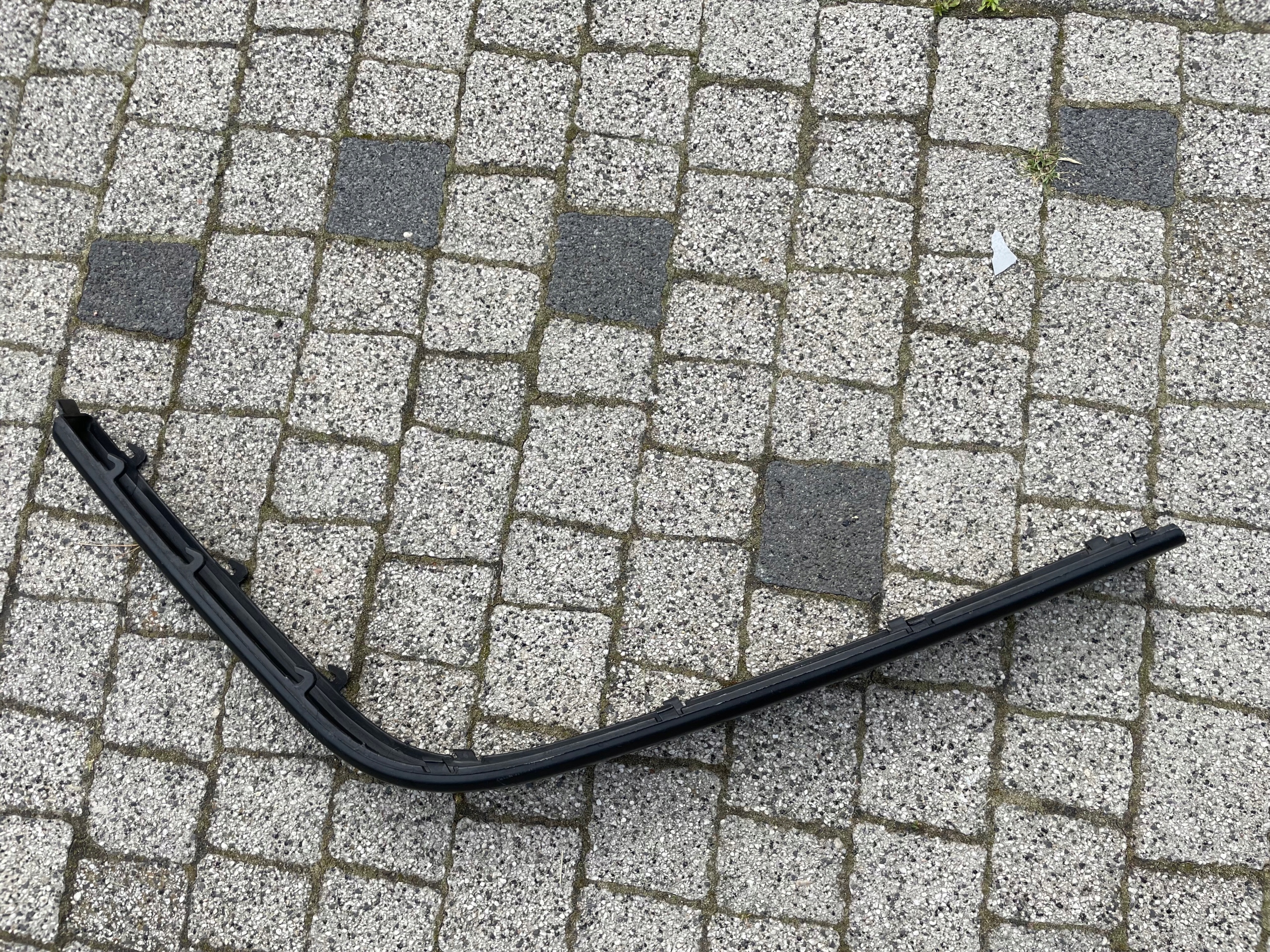 moulding of a bumper BMW E34 front left 1944177