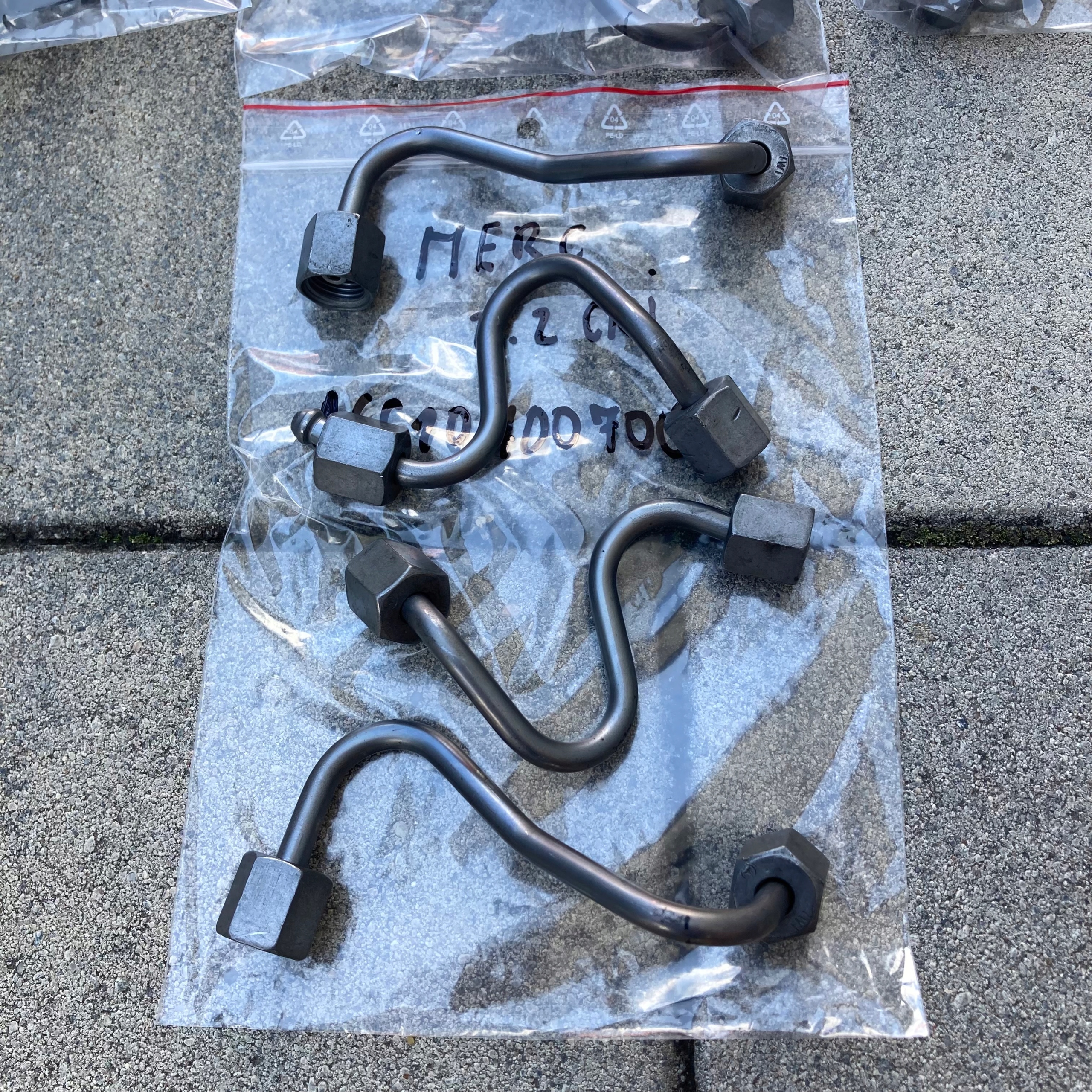 MERCEDES 2,2CDI OM651 PRZEWODY WTRYSKOWE PALIWA A6510700700