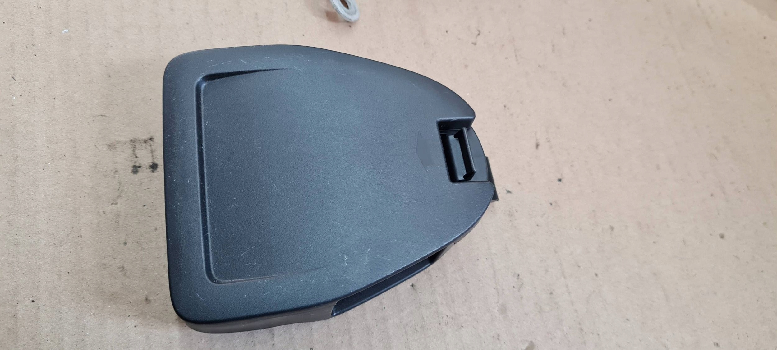 A4 B9 8W bracket holder TROJKATA 8W0860285 A5 8W