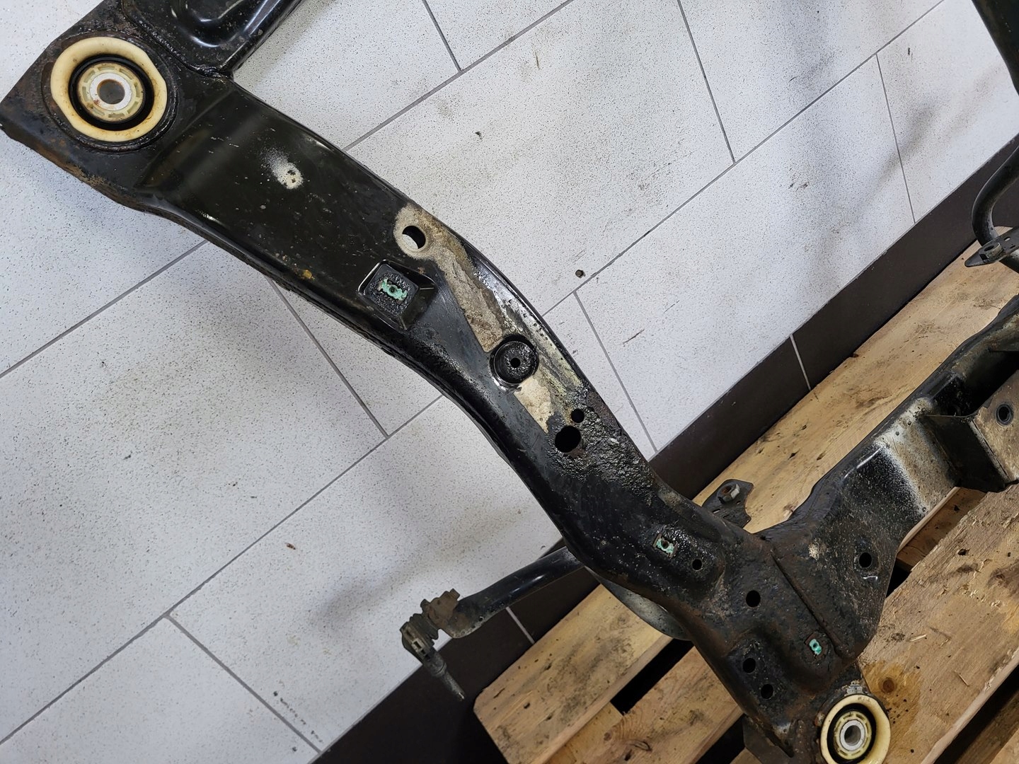 axle beam subframe axle beam sider trawers front 2.0 cdti OPEL INSIGNIA B 84305675