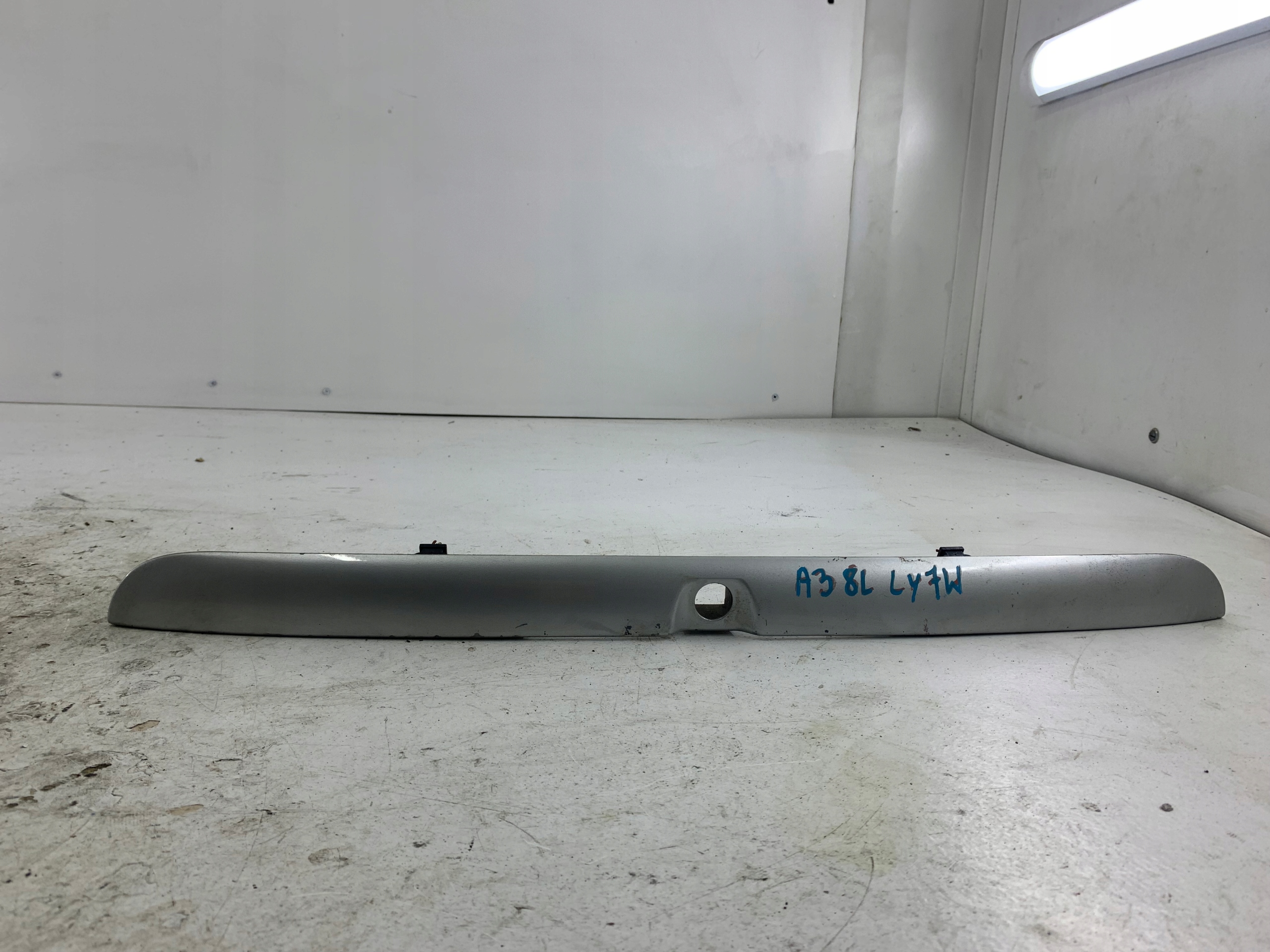 AUDI A3 8L cap bonnet boot LY7W 8D9827576A