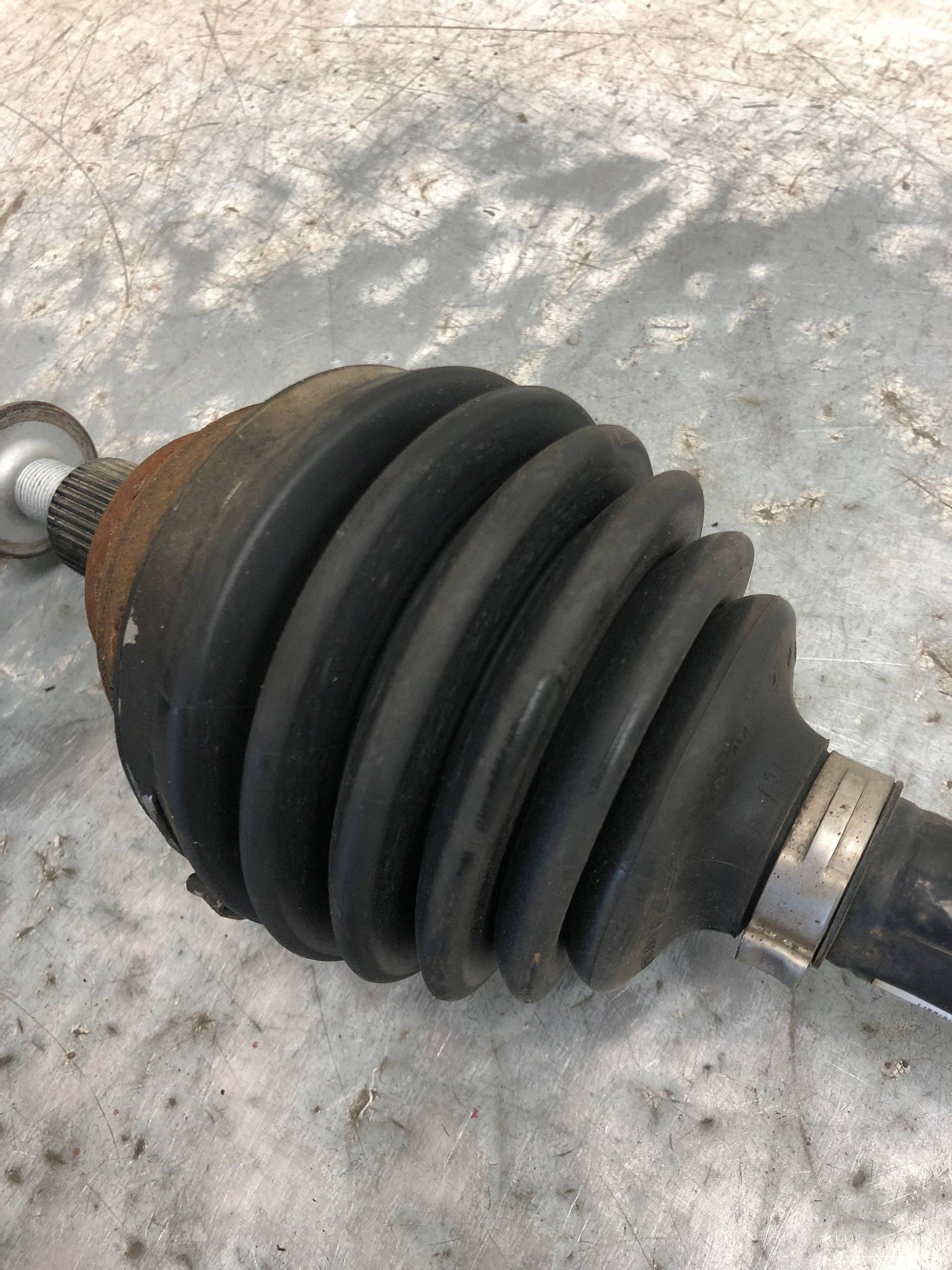 semi-axis left 1.5 TGI VW GOLF VII LIFT HB 5Q0407271A