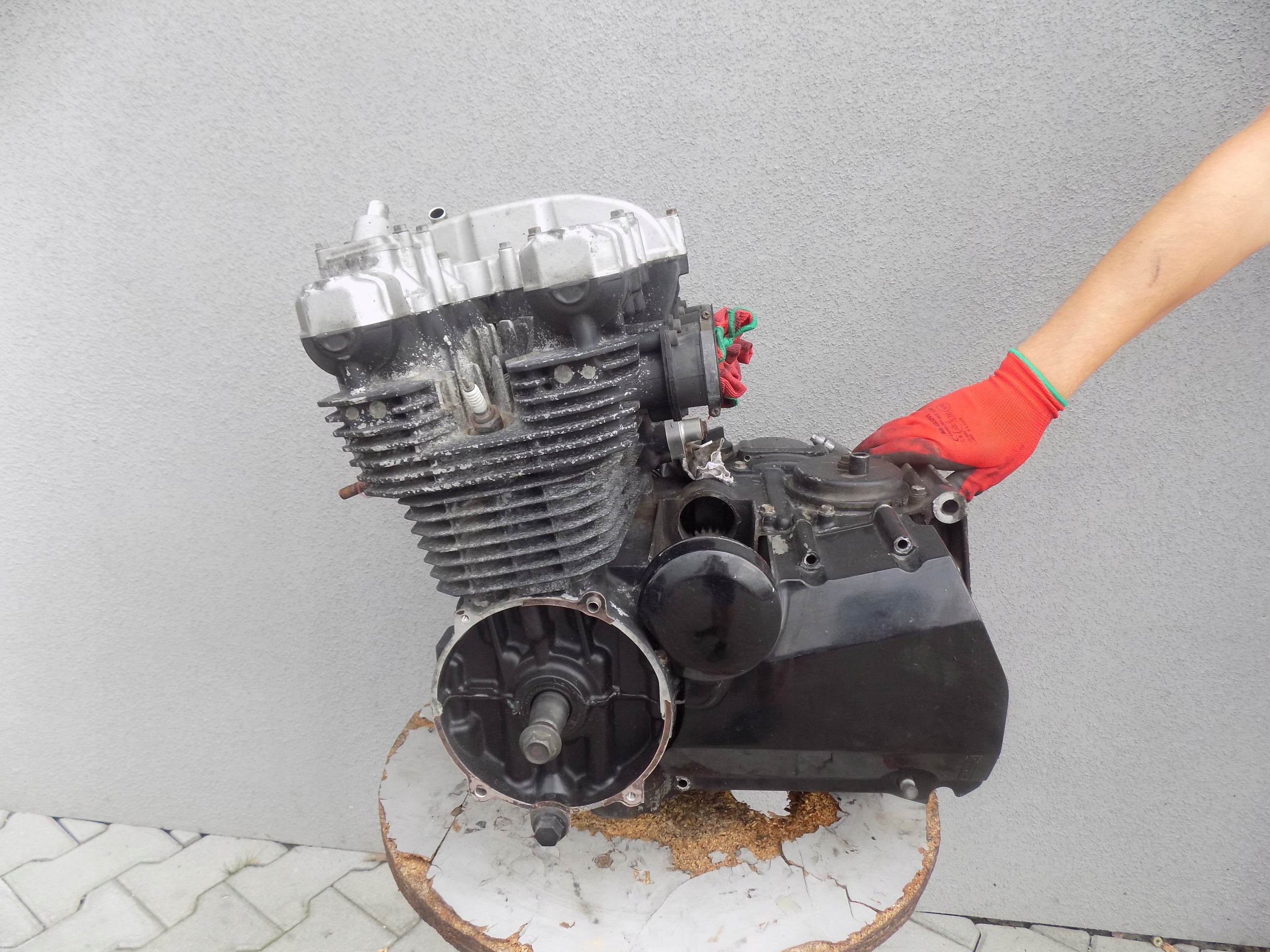 KAWASAKI ZR7 ДВИГУН