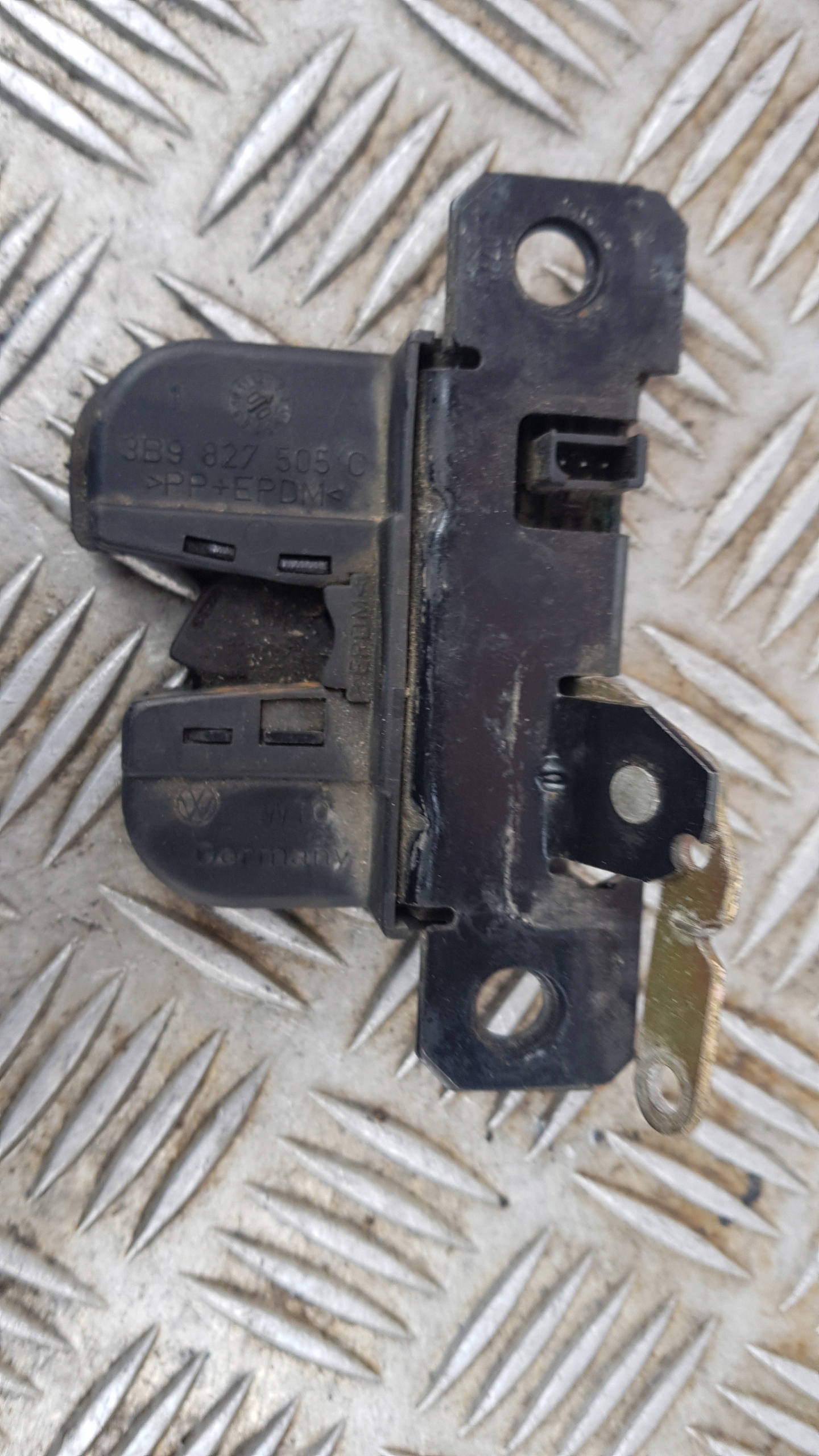 VW PASSAT B5 LIFT lock bonnet boot 3B9827505C