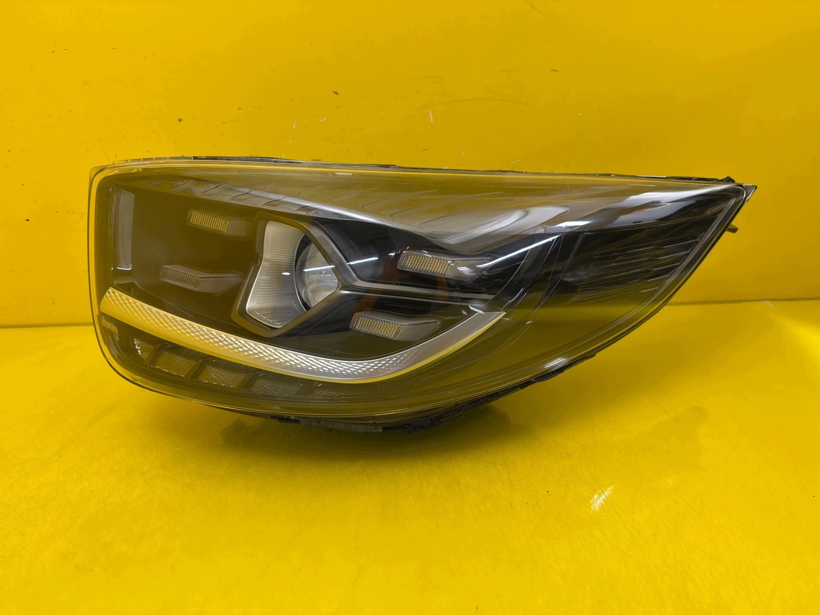 light left front Kia Picanto III 3 Lift 2020-2023 92101G6400