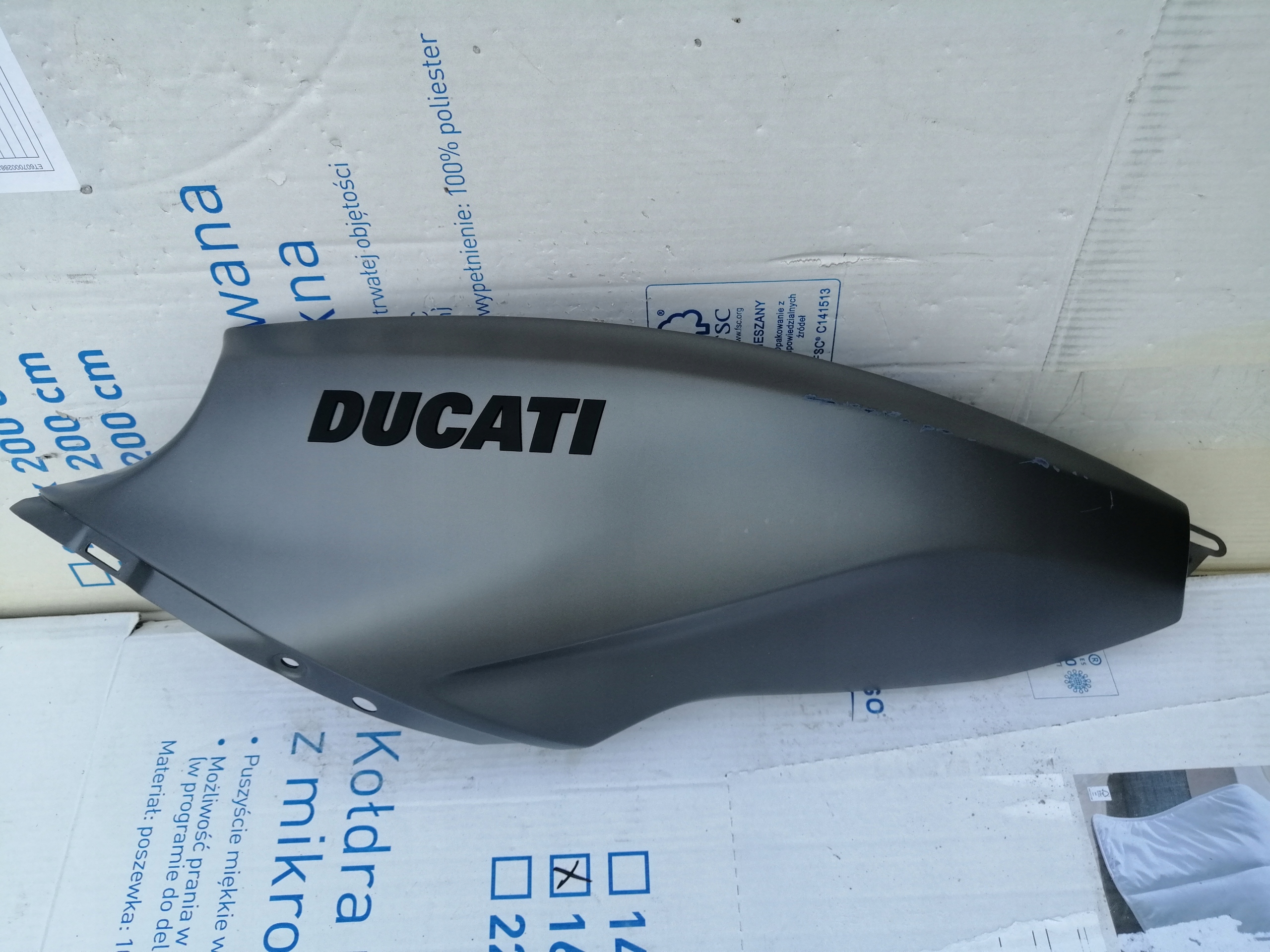 DUCATI DIAVEL ОБТЕКАТЕЛЬ КАПОТ ЛЕВЫЙ