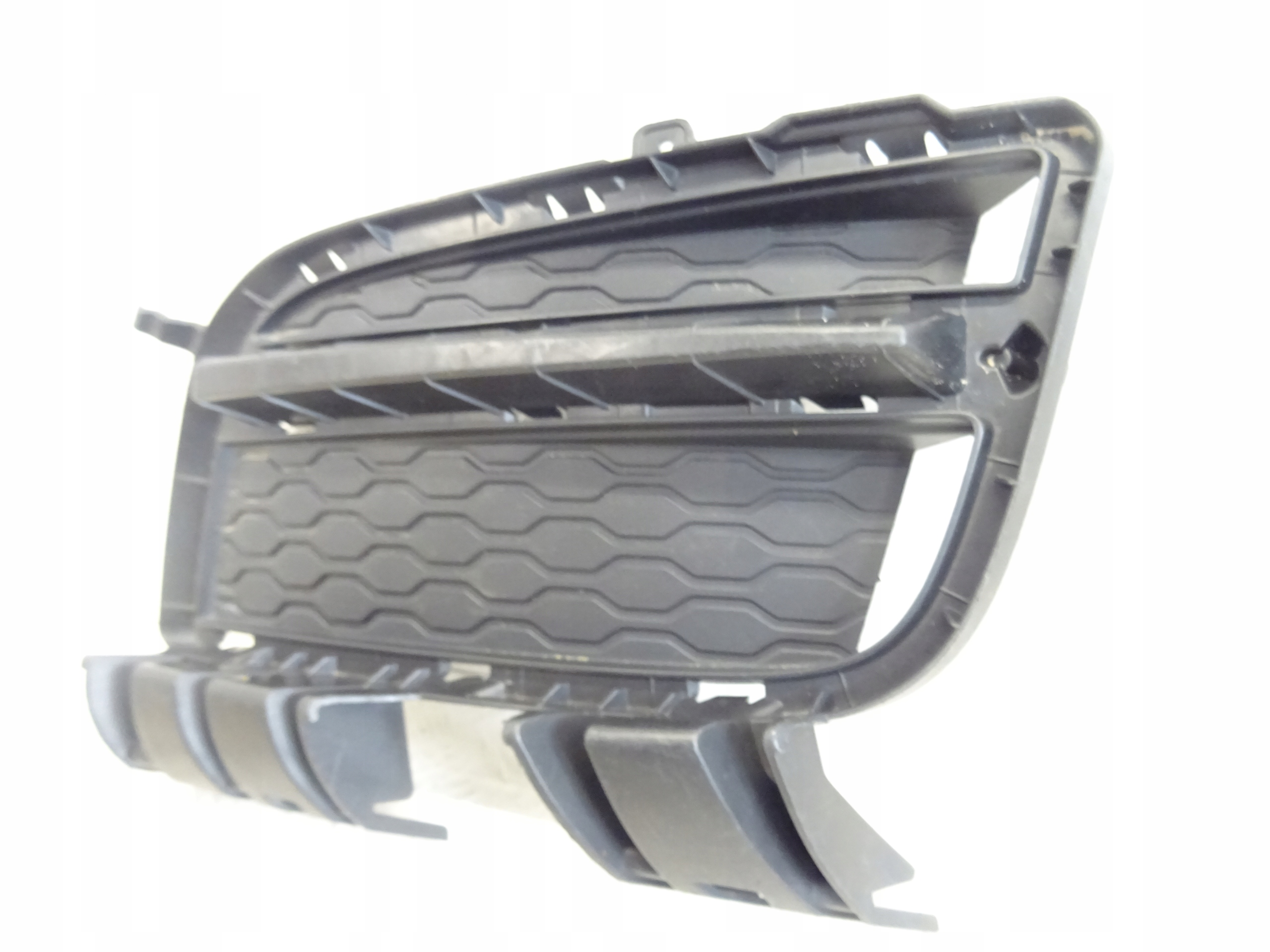 grid of a bumper front front left JAGUAR XE X760 GX73-8B290-CA
