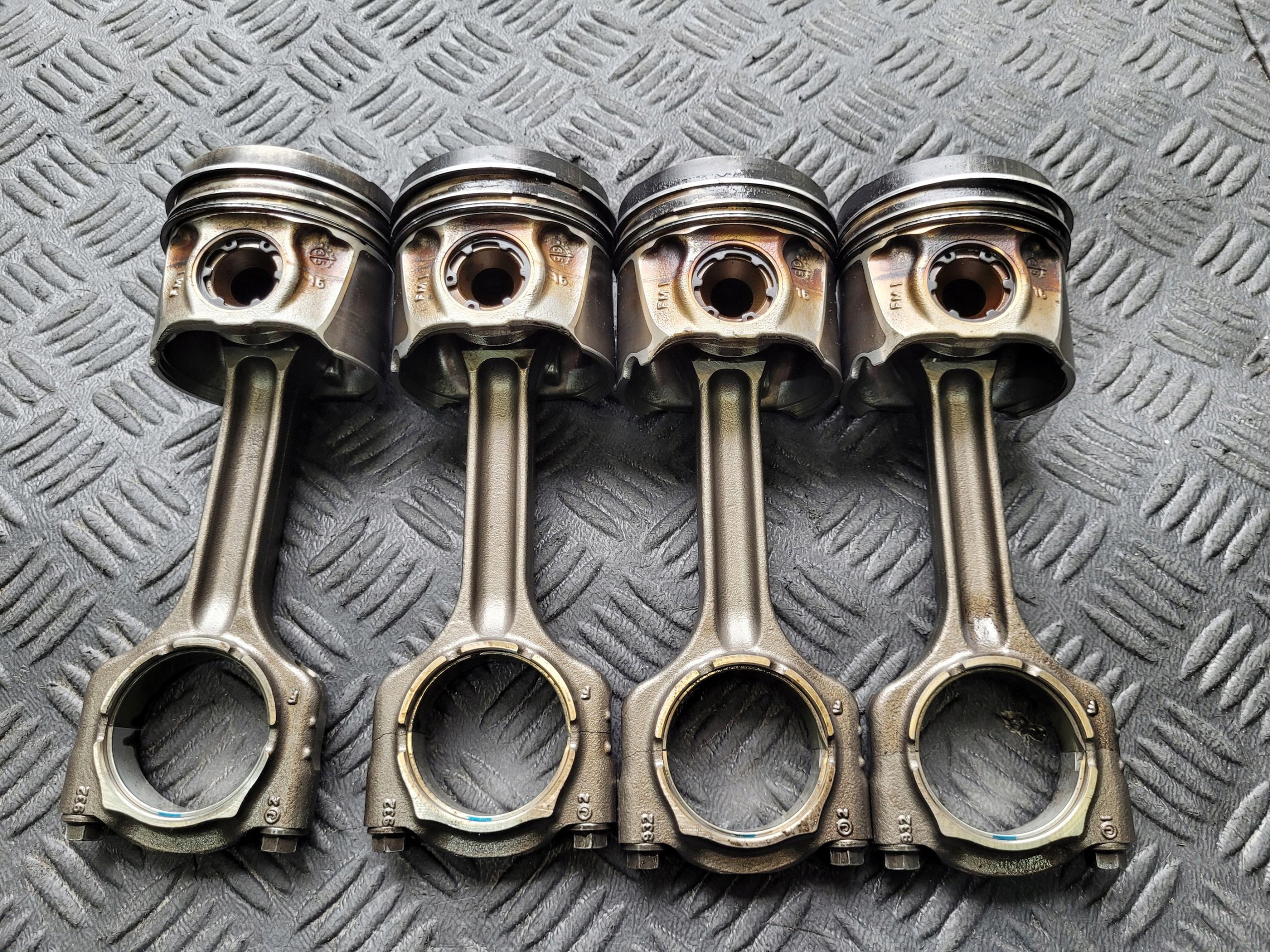 piston + connecting rod ALFA ROMEO GIULIA 2.2 D M-JET 55268532 150KM