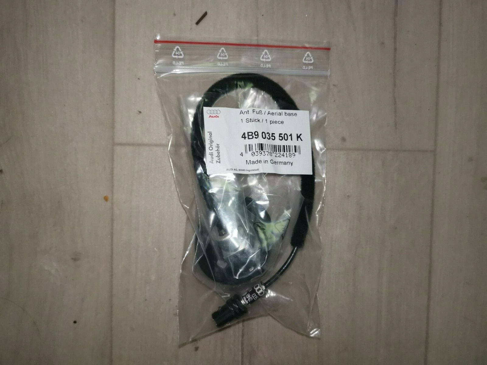 

Stopka anteny Audi 4B9035501K