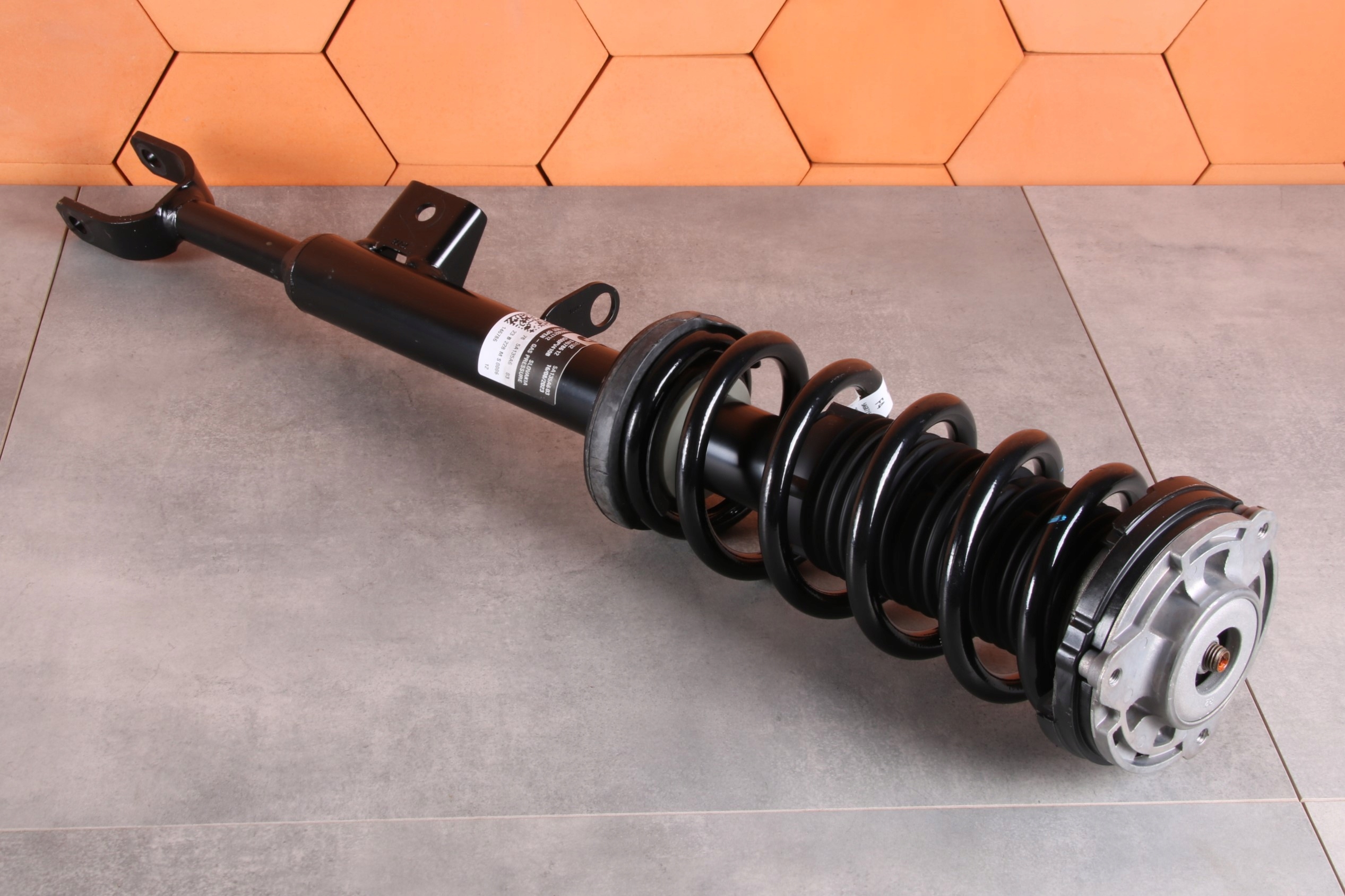 BMW 5 G60 530e B48X shock absorber right front front 5A135A6 8599 km !!!