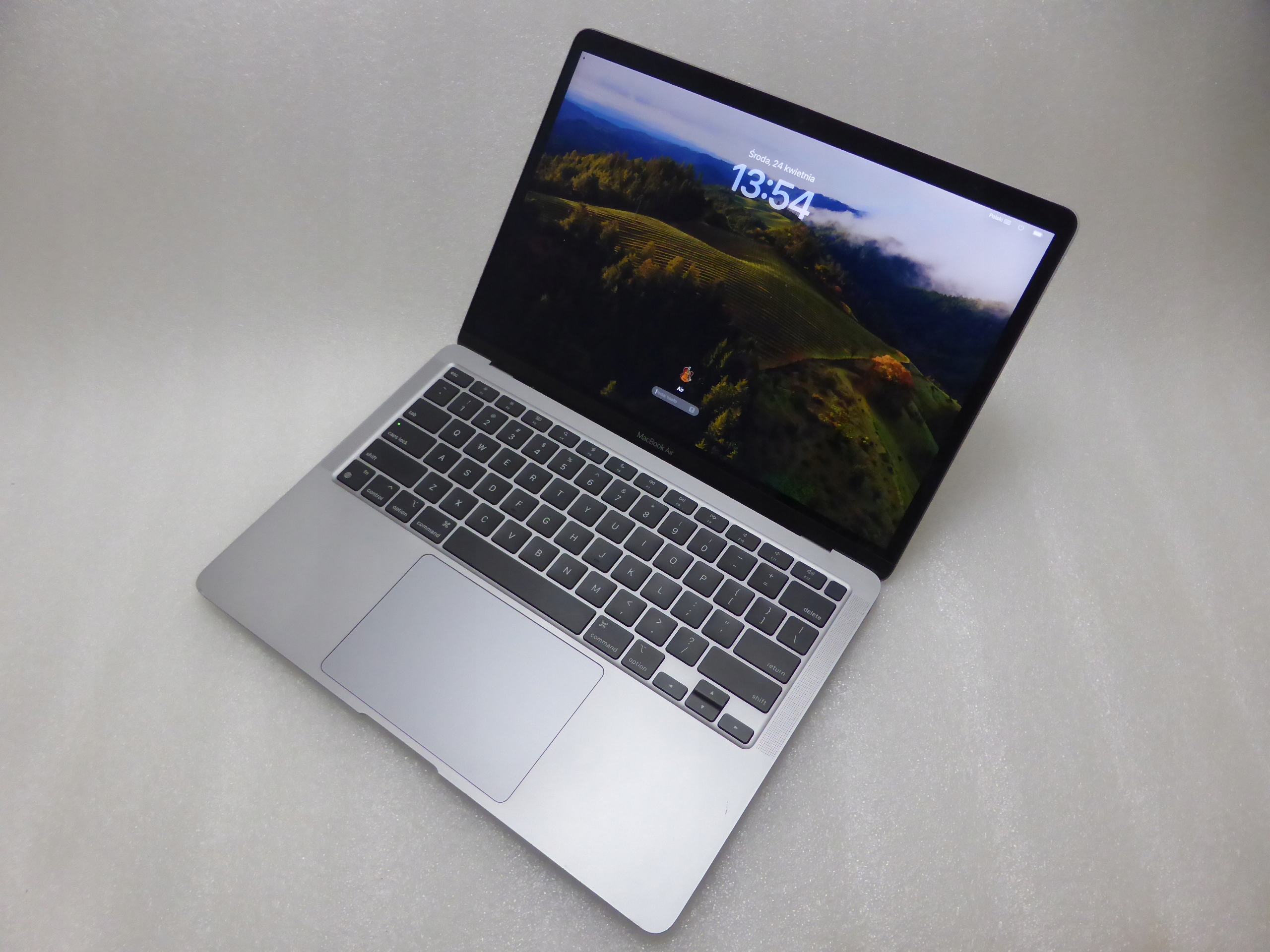 Macbook Air 13" A2337 (2020) M1 8GB 256M2 BATERIA MIN 80% SPACE GREY 12MCY Model procesora Apple M1