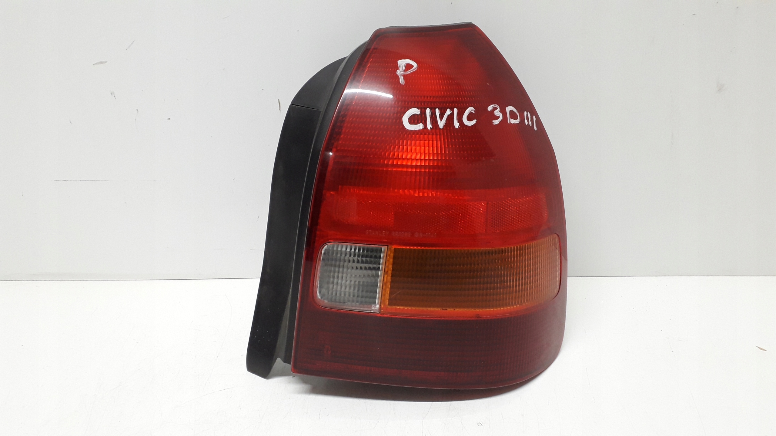 HONDA CIVIC 6 VI HB LAMPA PRAWA TYLNA