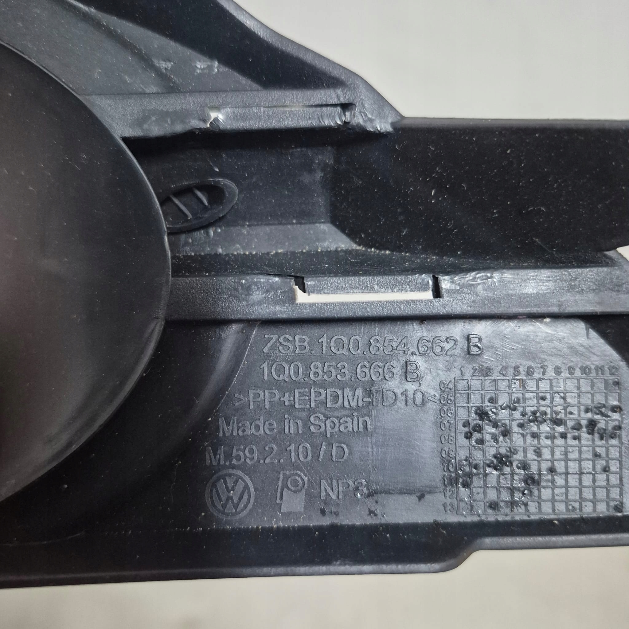 VW EOS 06-10r. -> grid of a bumper right front right front 1Q0853666B