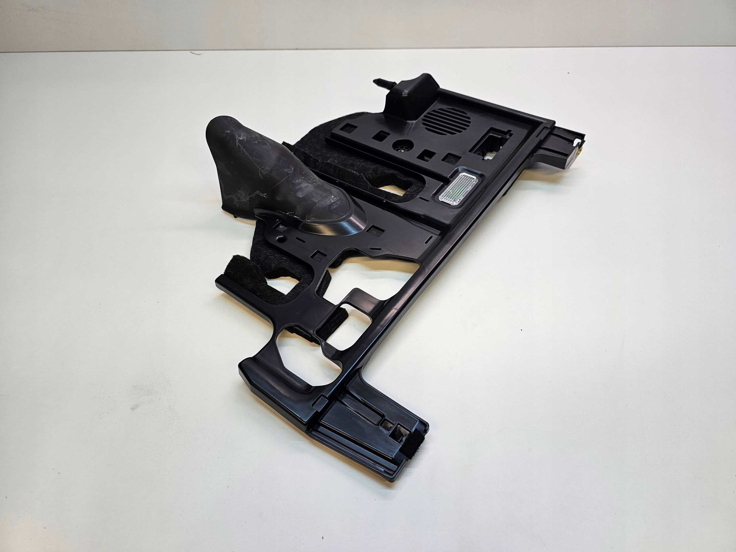 BLENDE ABDECKUNG UNTER DESKE AUDI A4 B9 S5 A5 8W 8W1863083B
