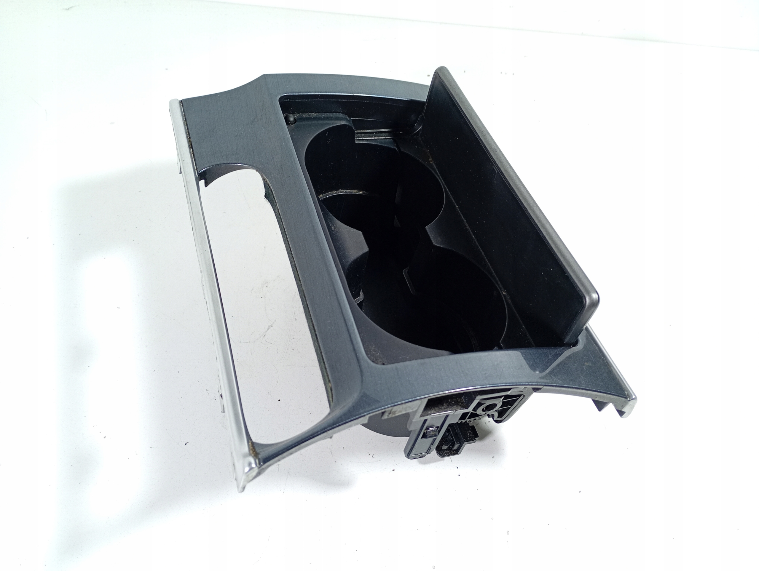 Mazda 6 VI 02-08 bracket for KUBKI CUPHOLDER OE GJ6A64361
