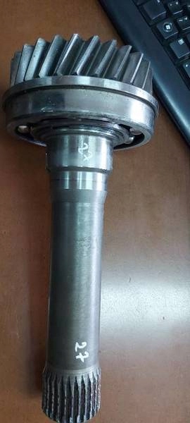 Wałek sprzęgłowy john deere L33123 Producent części John Deere