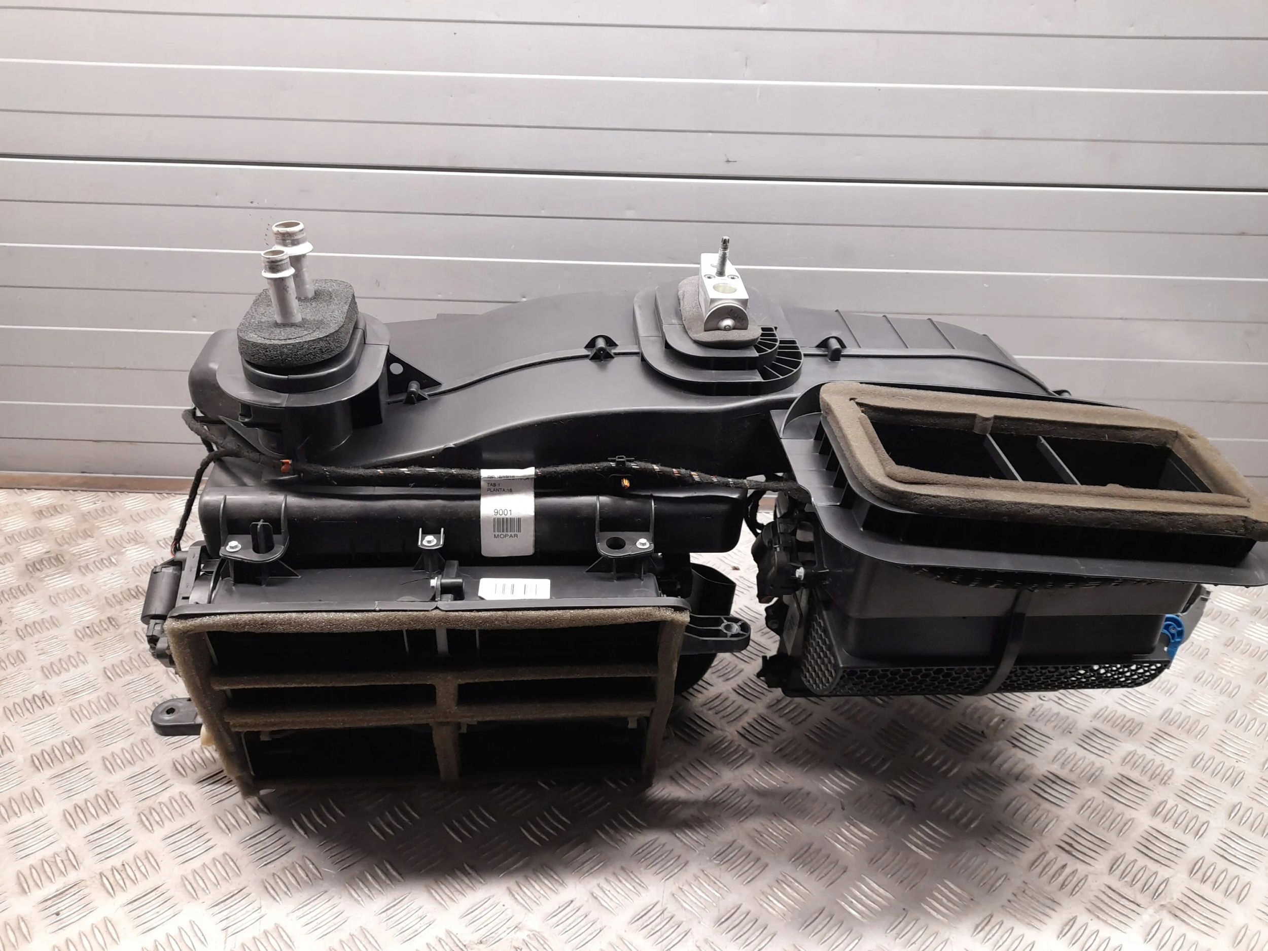 CHRYSLER PACIFICA 2017 перед правая сторона радиатор отопителя / комплект