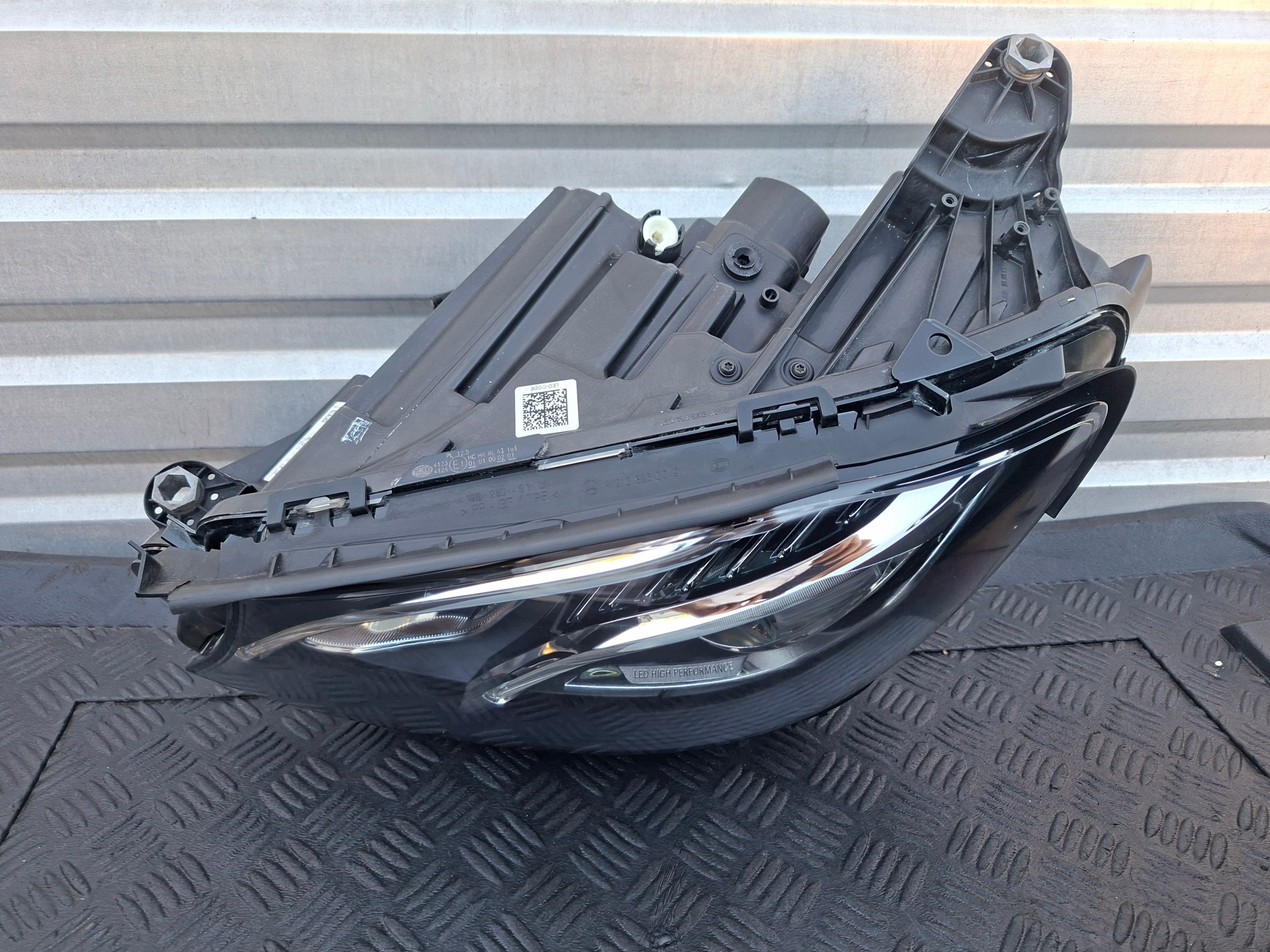 light LED left front front left A2139064104 ANGLIK MERCEDES E W213 S213