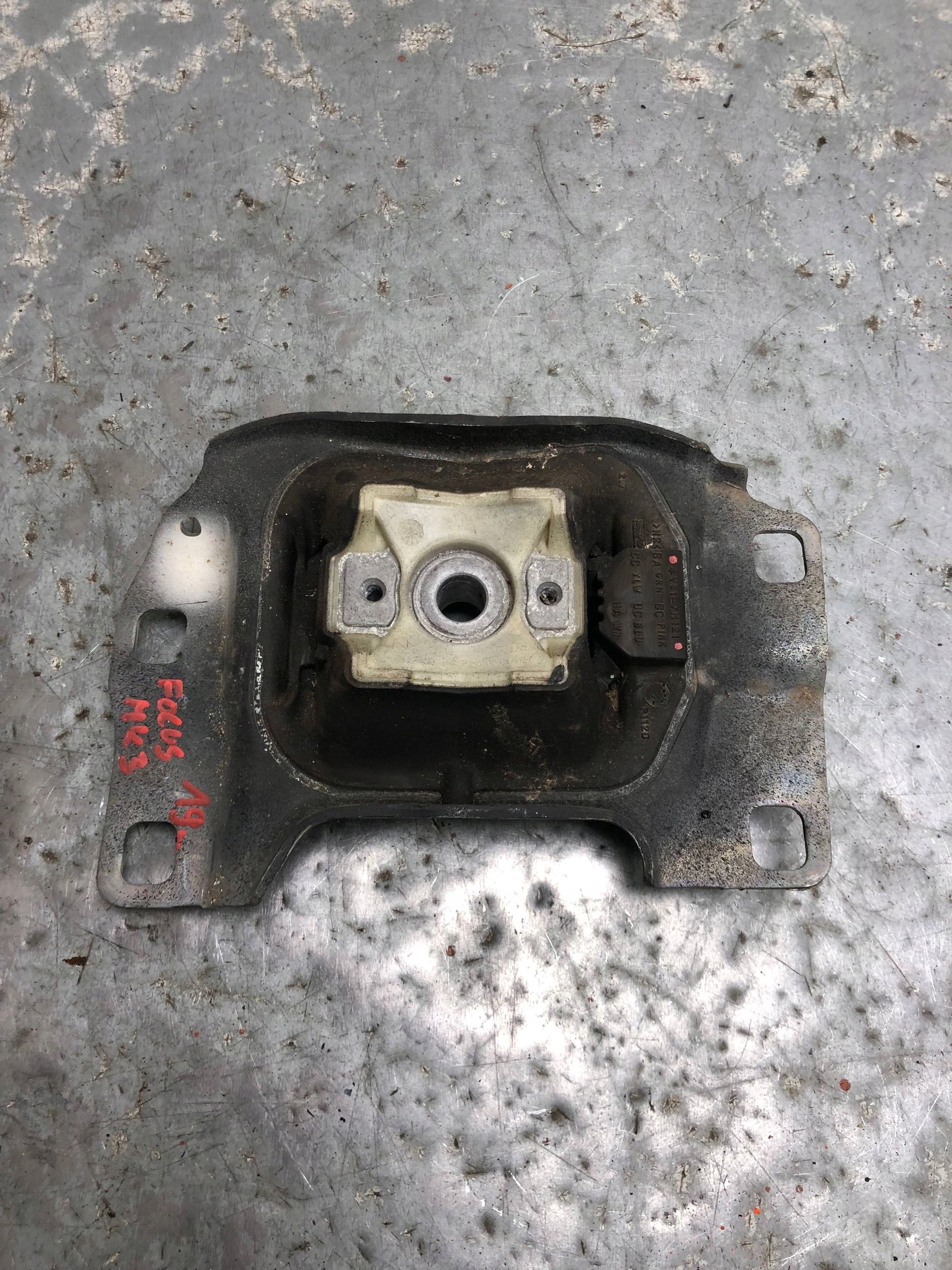 holder engine mount FORD FOCUS MK3 V61-7M121