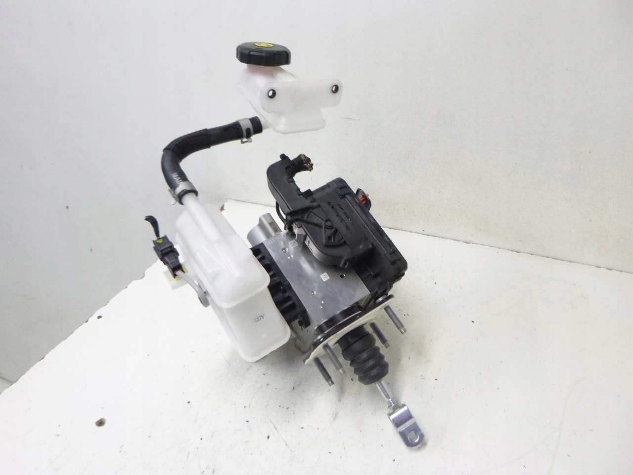 pump ABS brake KIA CEED III 1.6 PHEV 2021r. HYBRYDA