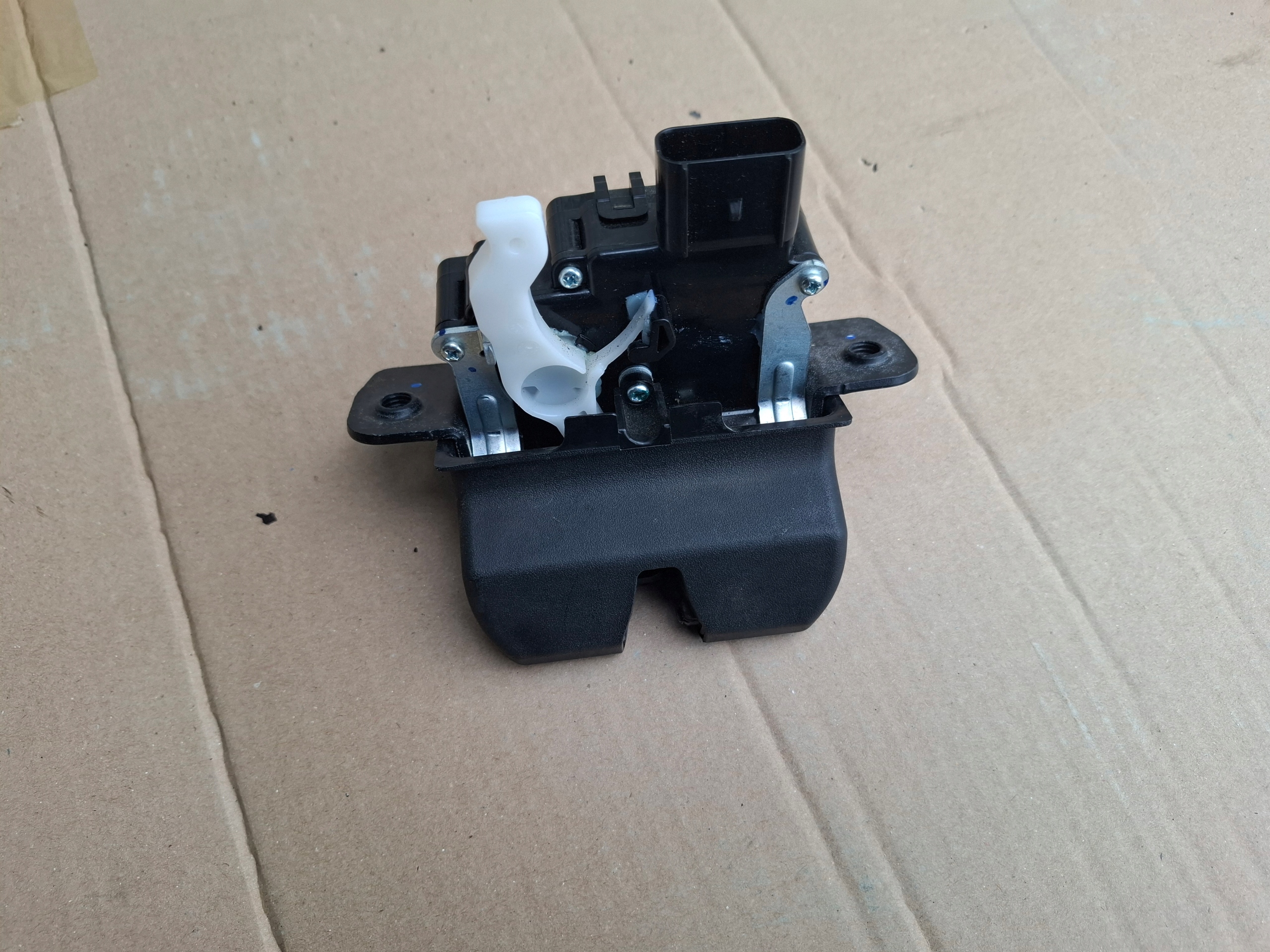 HYUNDAI TUCSON III lock bonnet boot rear part
