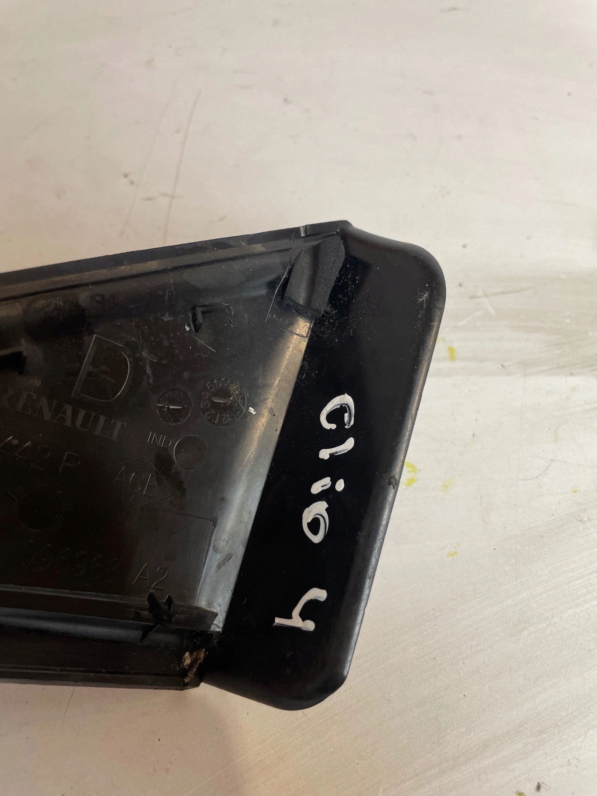 Couvre trojkat de couverture Aile Droite Avant Renault Clio IV